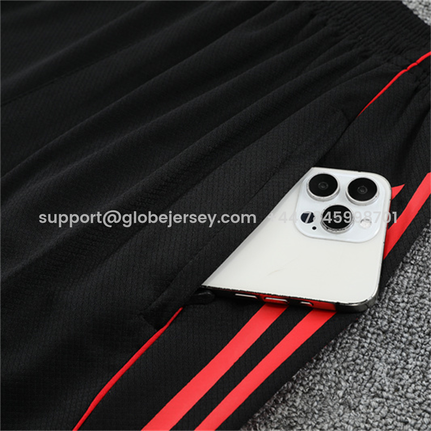 GlobeJersey-Liver.pool 25-26 Short-Sleeve Training Set Off White Top & Black Shorts