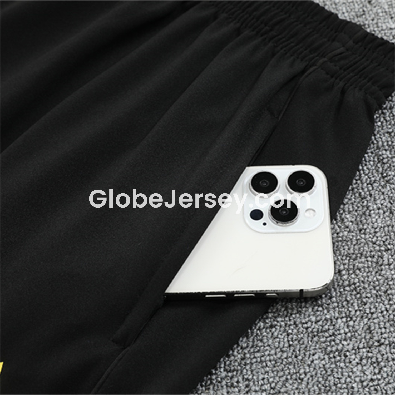 GlobeJersey-Manchester United 25-26 Kid Long Sleeves Training Set - Black Top & Black Pants