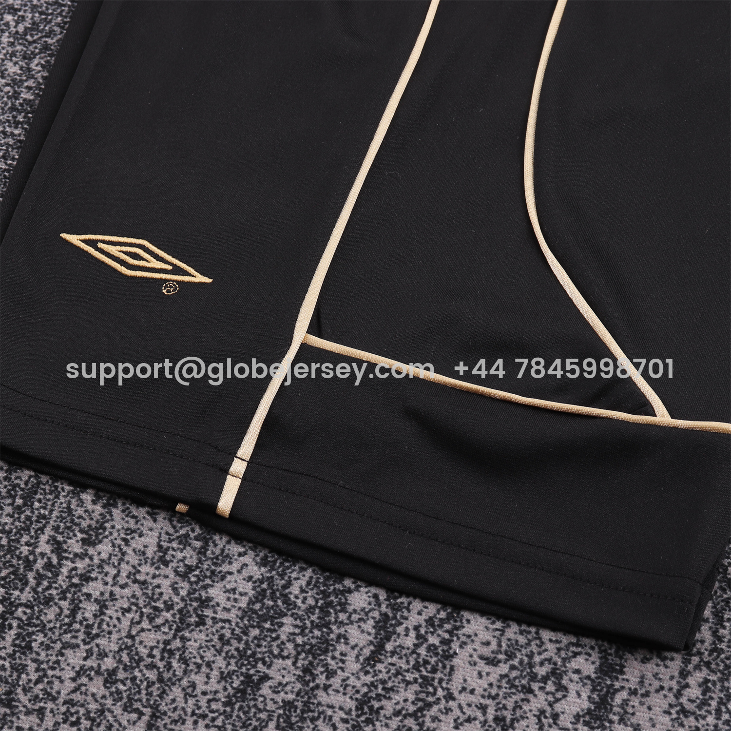 GlobeJersey-Retro Manchester United 2001-02 100th Centery Kids Kit - White