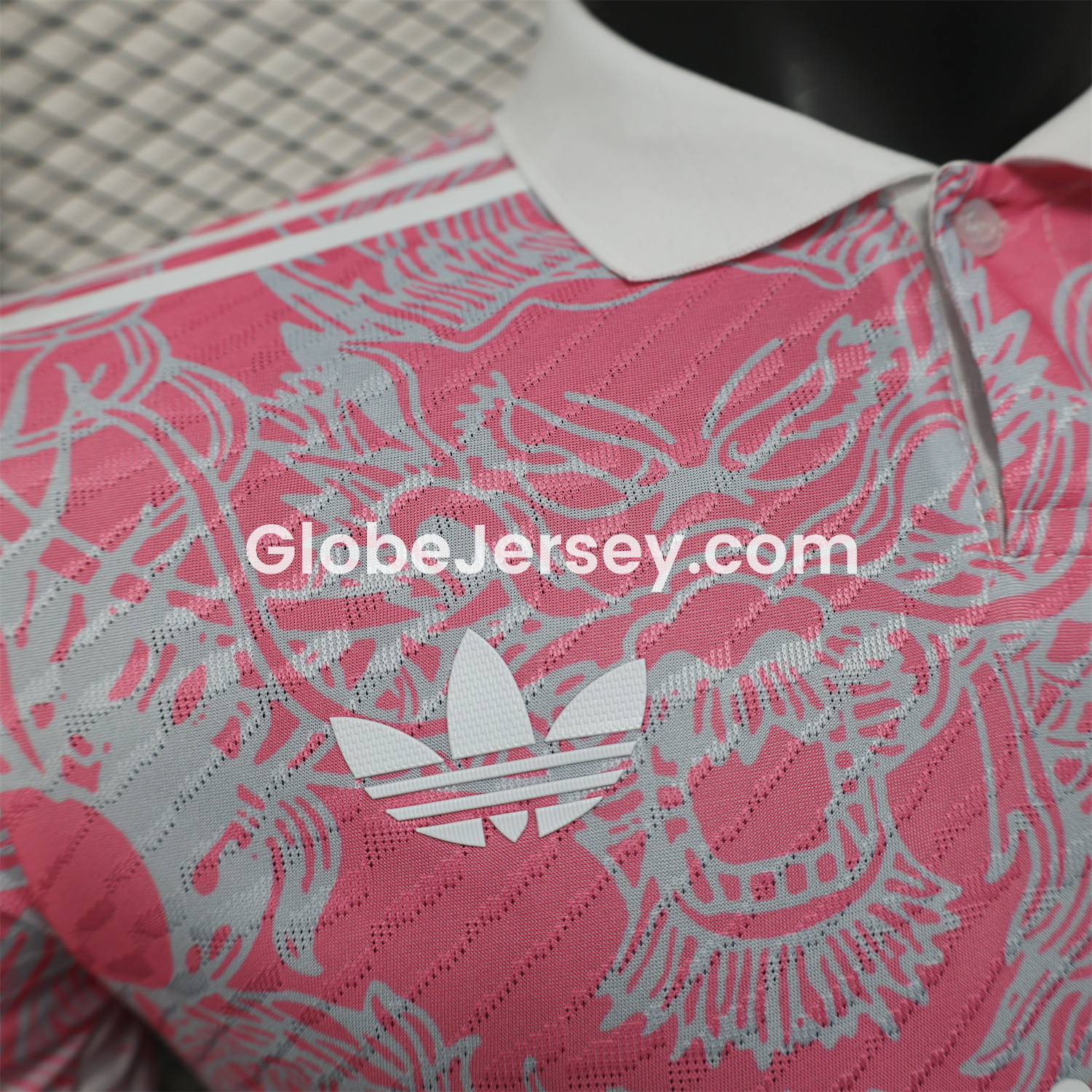 GlobeJersey-Real Madrid 25-26 Pink and White Gradient Chinese and Western Style Dragon Jersey - Player Version