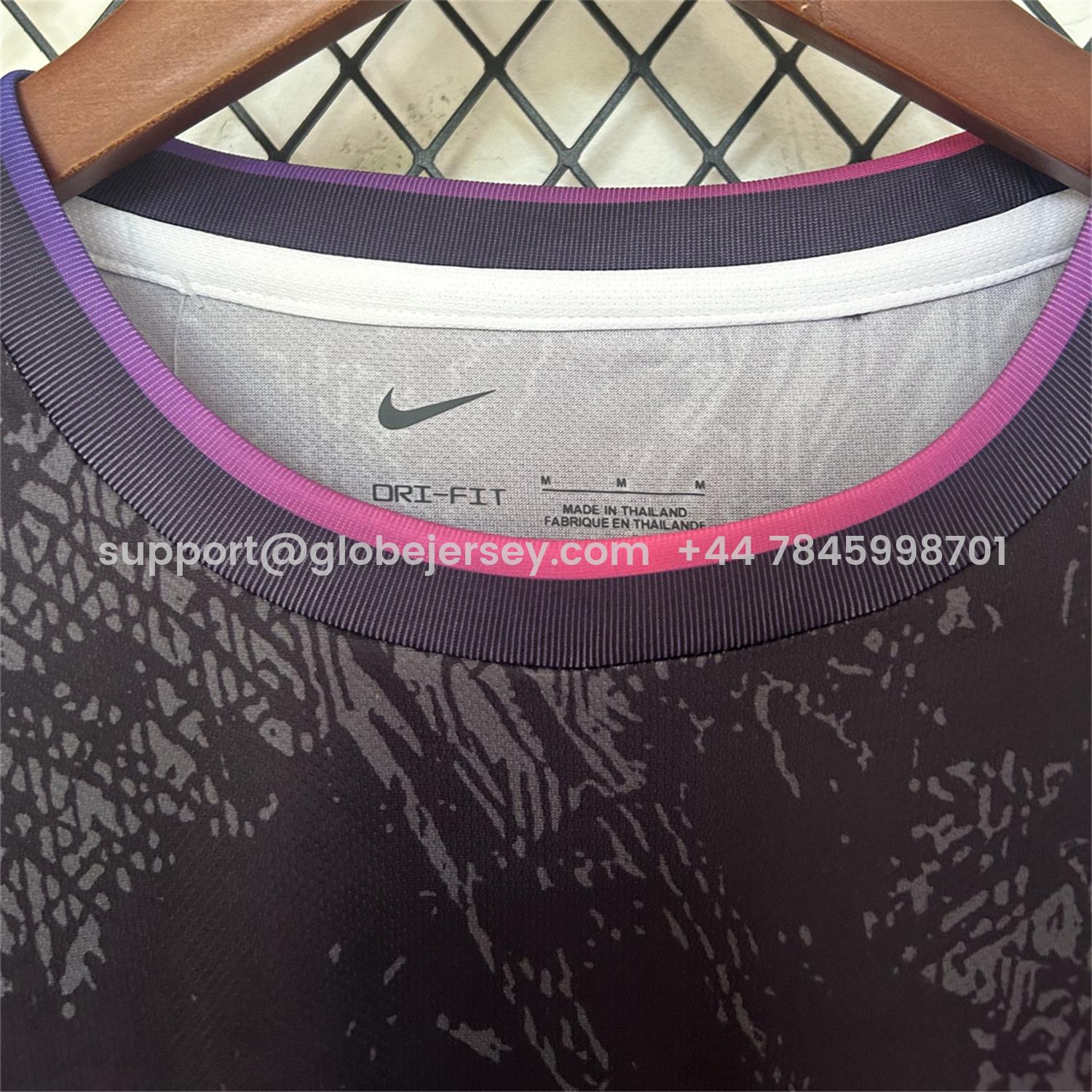 GlobeJersey-Barcelona 25-26 Pink Lion Black Jersey - Fans Version