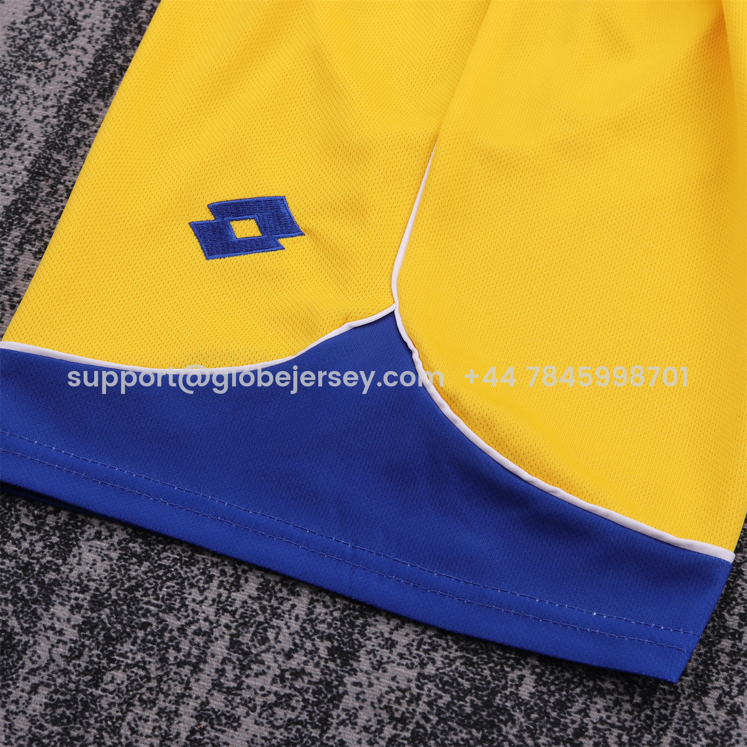GlobeJersey-Retro Parma 1998-99 Home Kids Kit