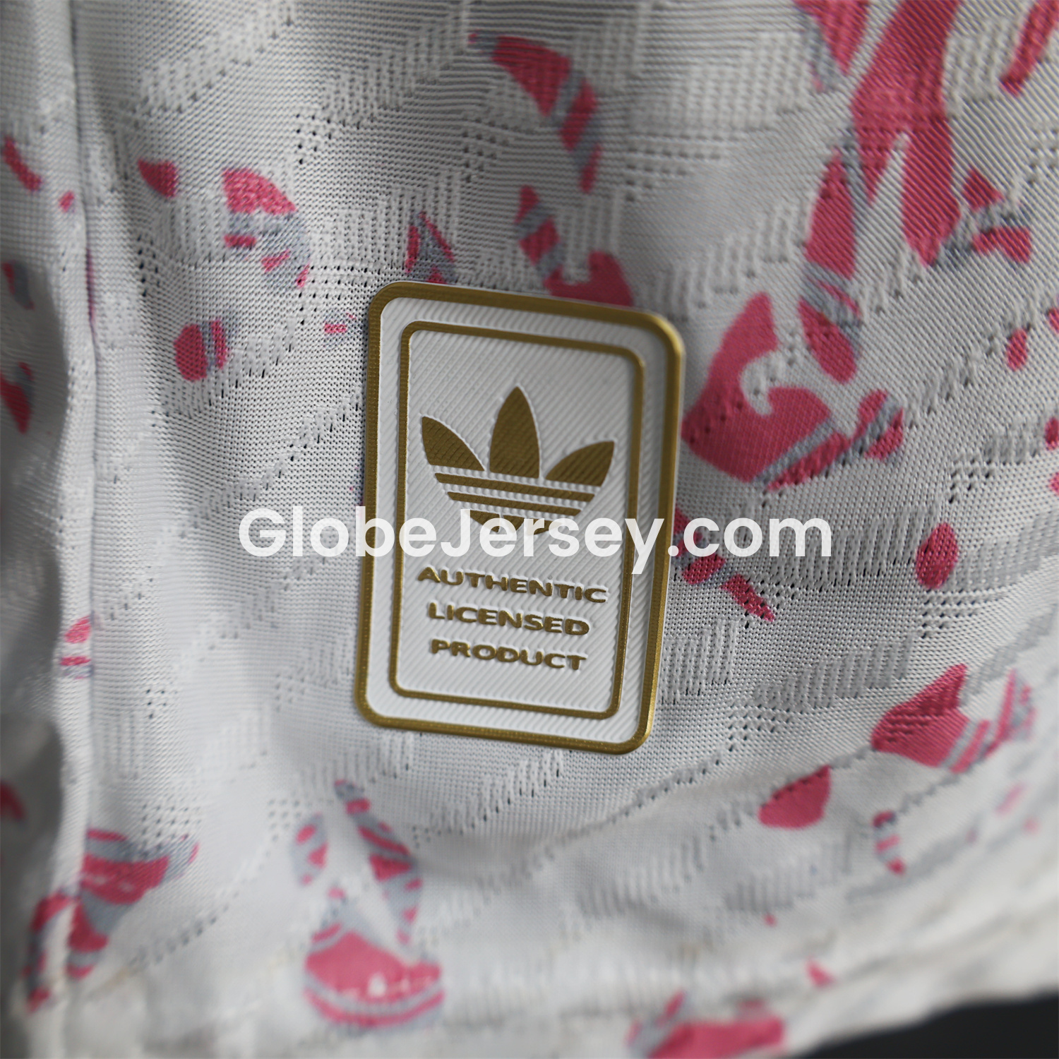 GlobeJersey-Real Madrid 25-26 Pink and White Gradient Chinese and Western Style Dragon Jersey - Player Version