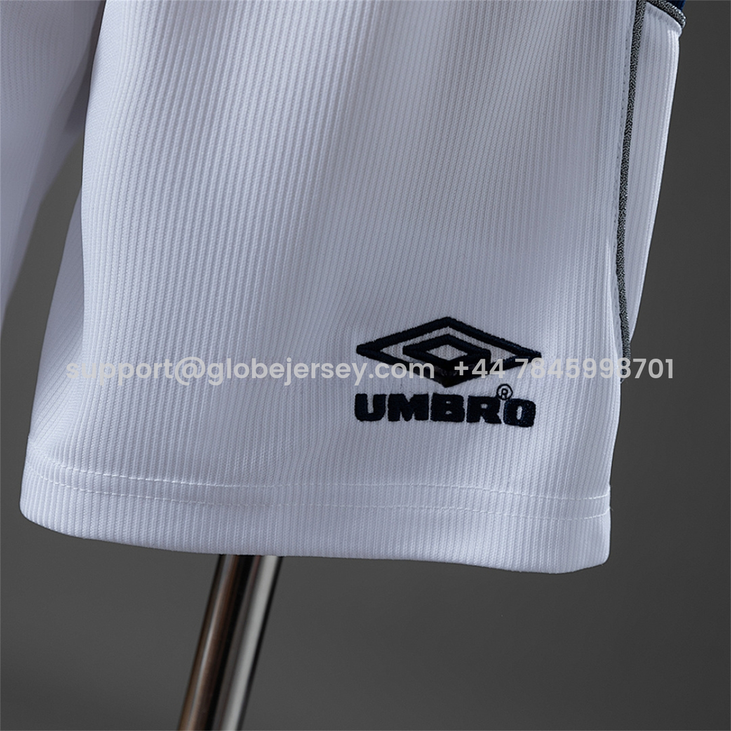 GlobeJersey-Retro Manchester United 1999-00 Home Shorts