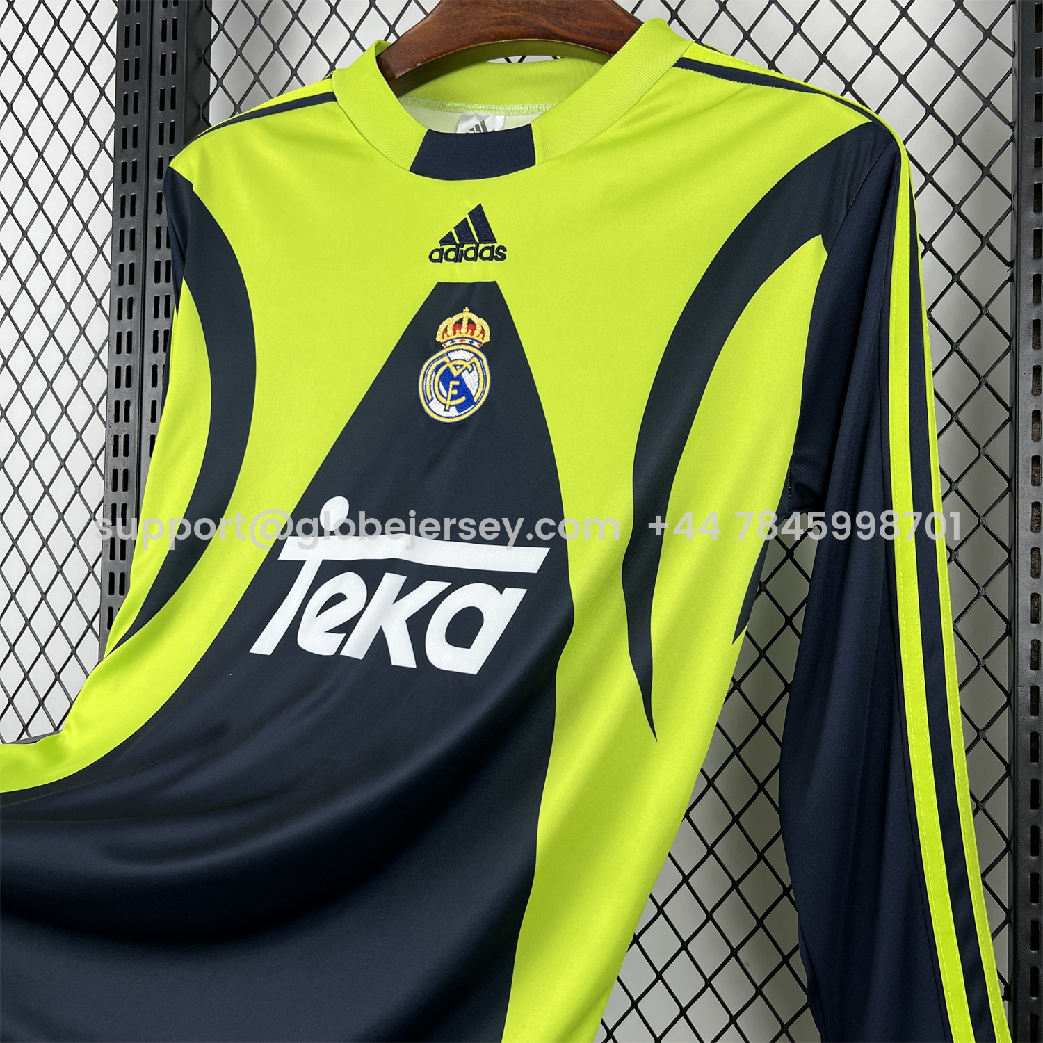 GlobeJersey-Retro Real Madrid 1999-00 Green Goalkeeper Long Sleeves Jersey