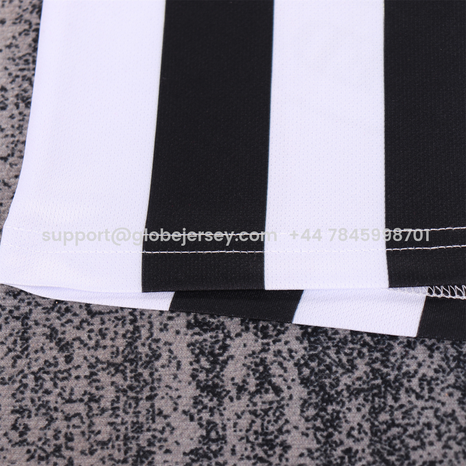 GlobeJersey-Retro Newcastle United 1997-99 Home Kids Kit