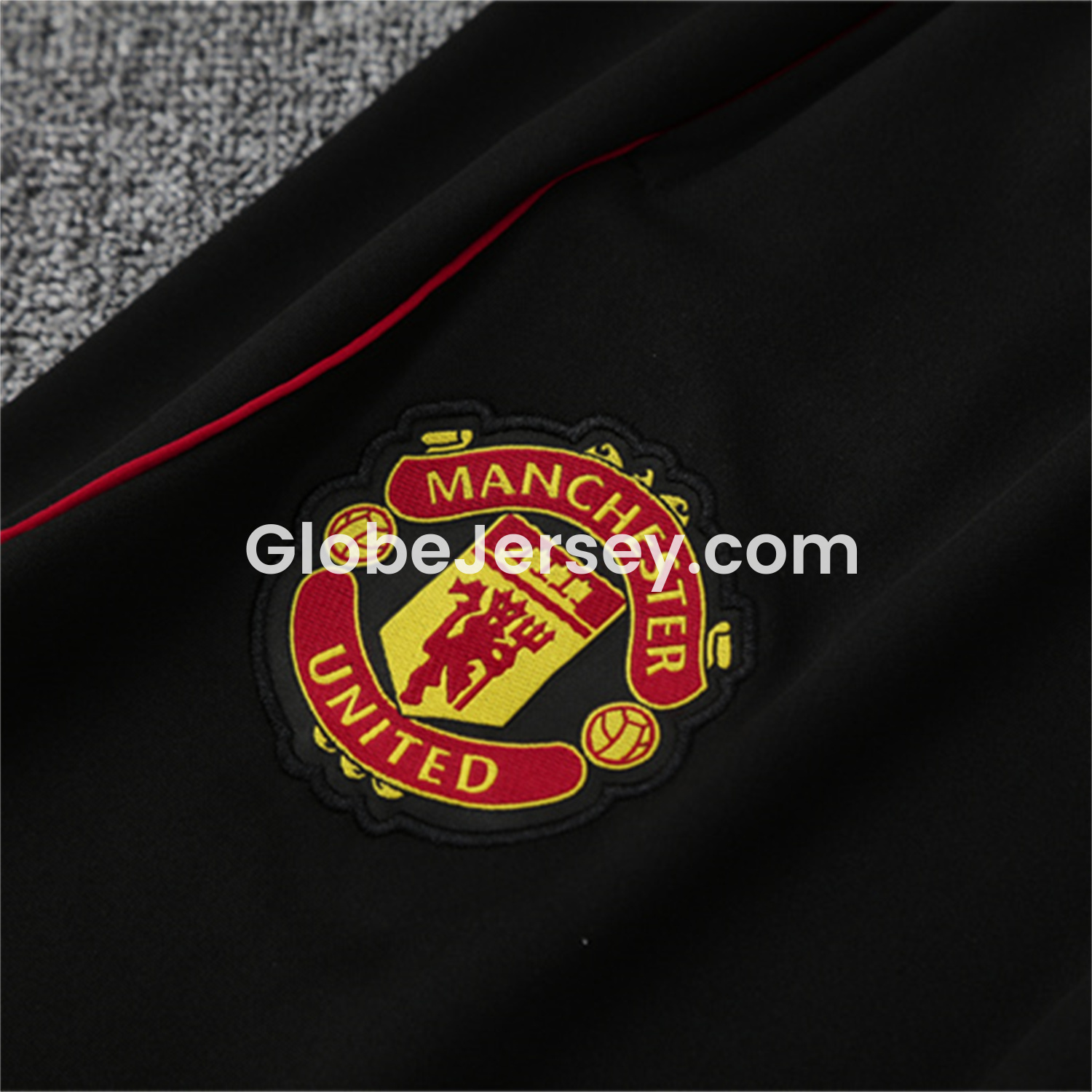 GlobeJersey-Manchester United 25-26 Long Sleeves Training Set - White Top & Black Pants