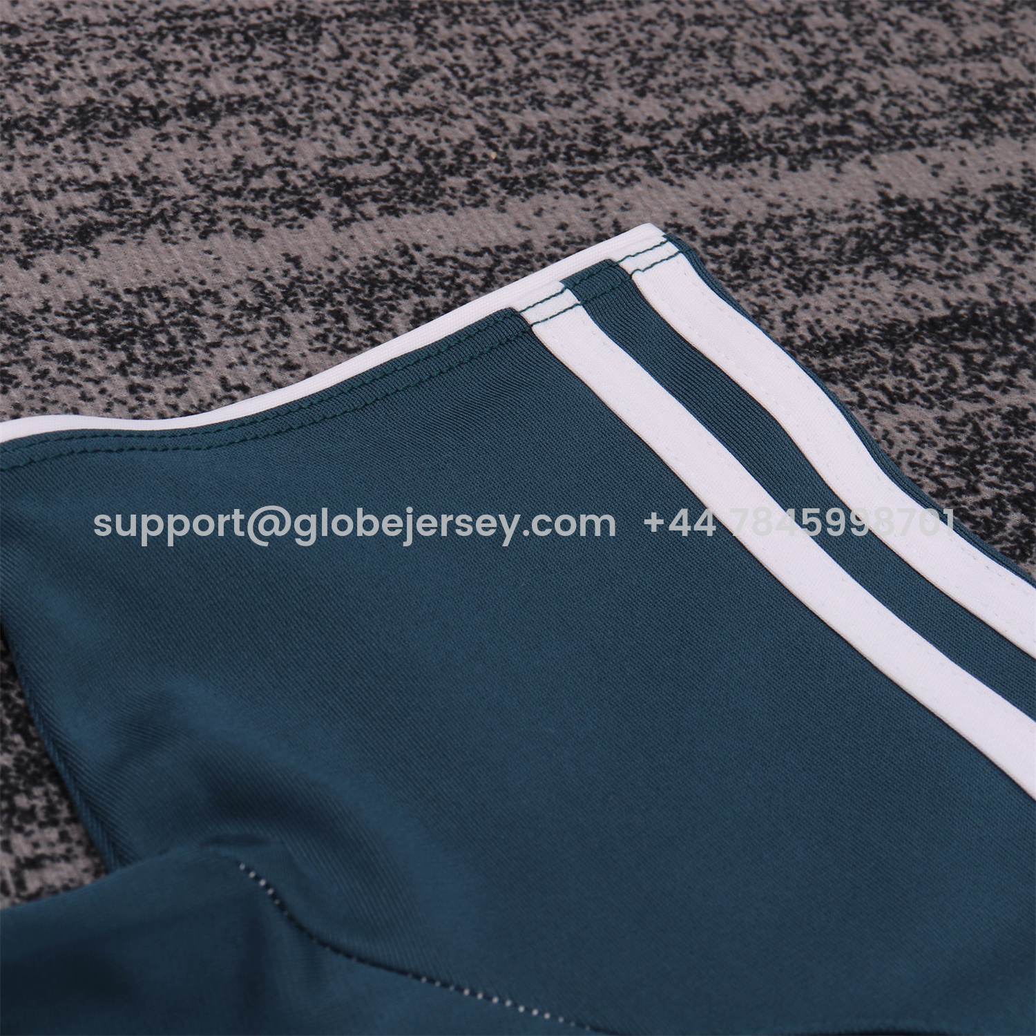 GlobeJersey-Retro Liver.pool 2006-08 Away Kids Kit