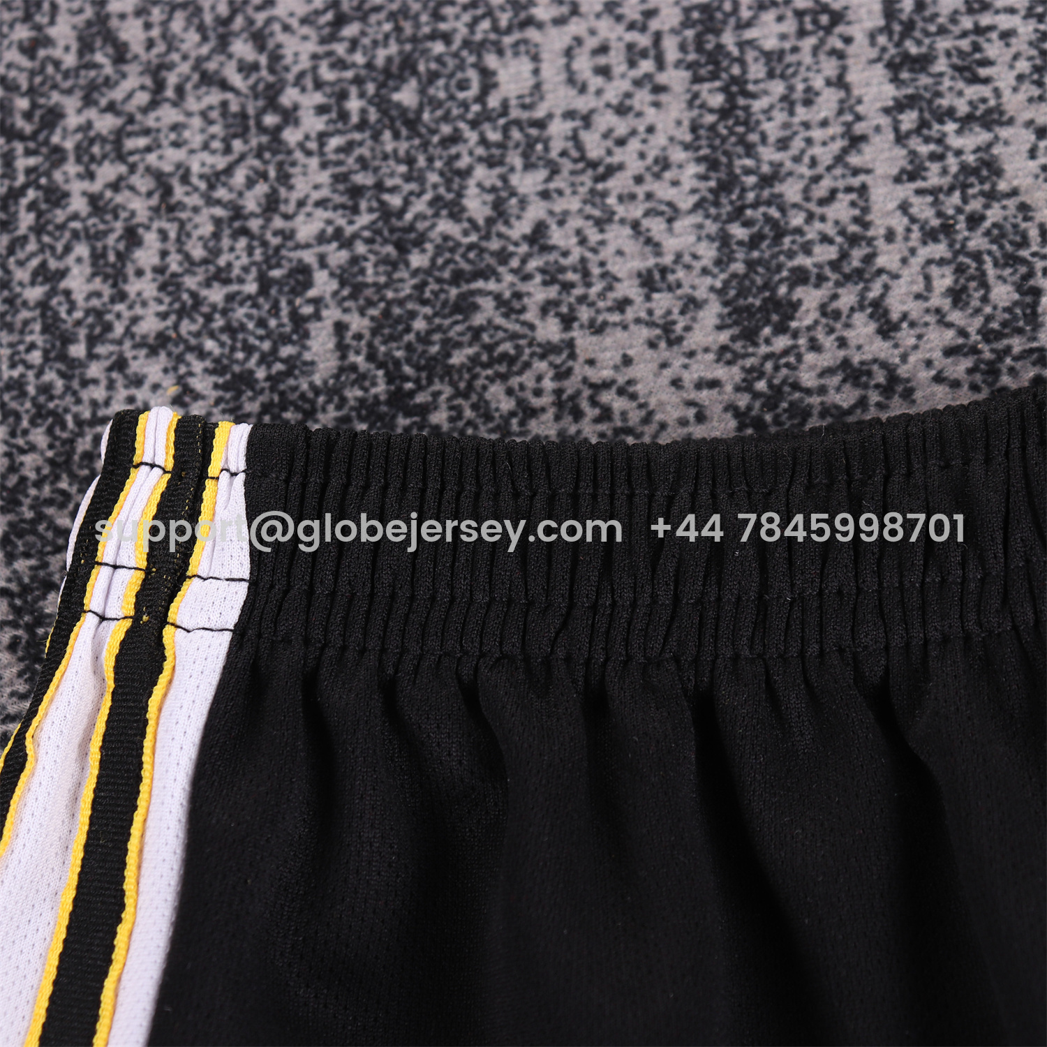 GlobeJersey-Retro Newcastle United 1997-99 Home Kids Kit