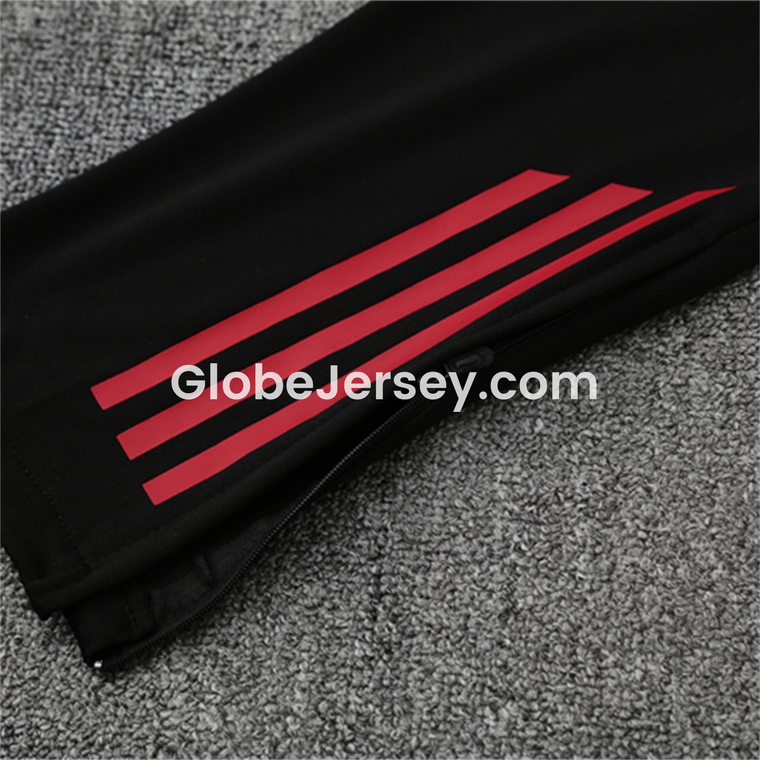 GlobeJersey-Manchester United 25-26 Kid Long Sleeves Training Set - White Top & Black Pants