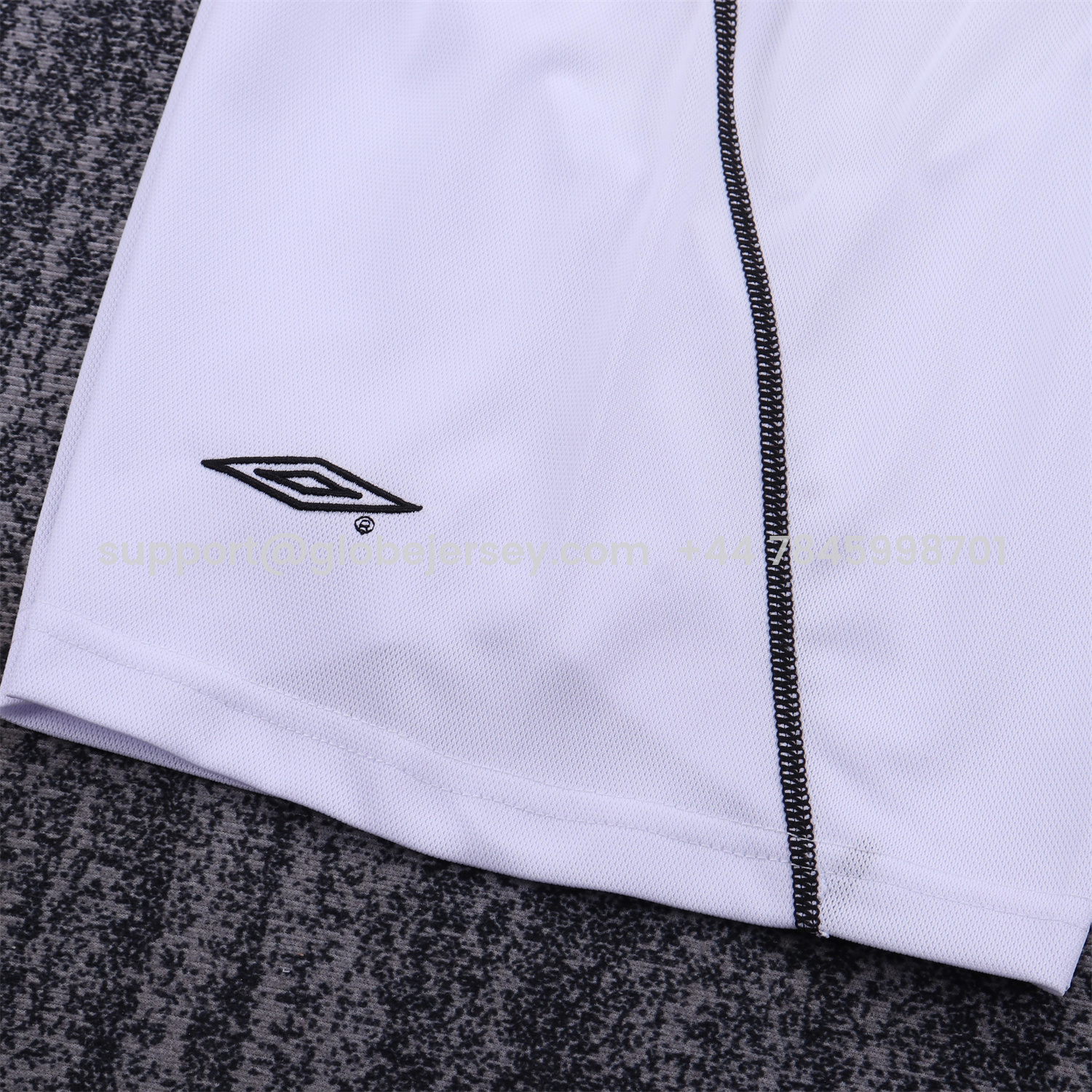 GlobeJersey-Retro Manchester United 2000-02 Home Kids Kit