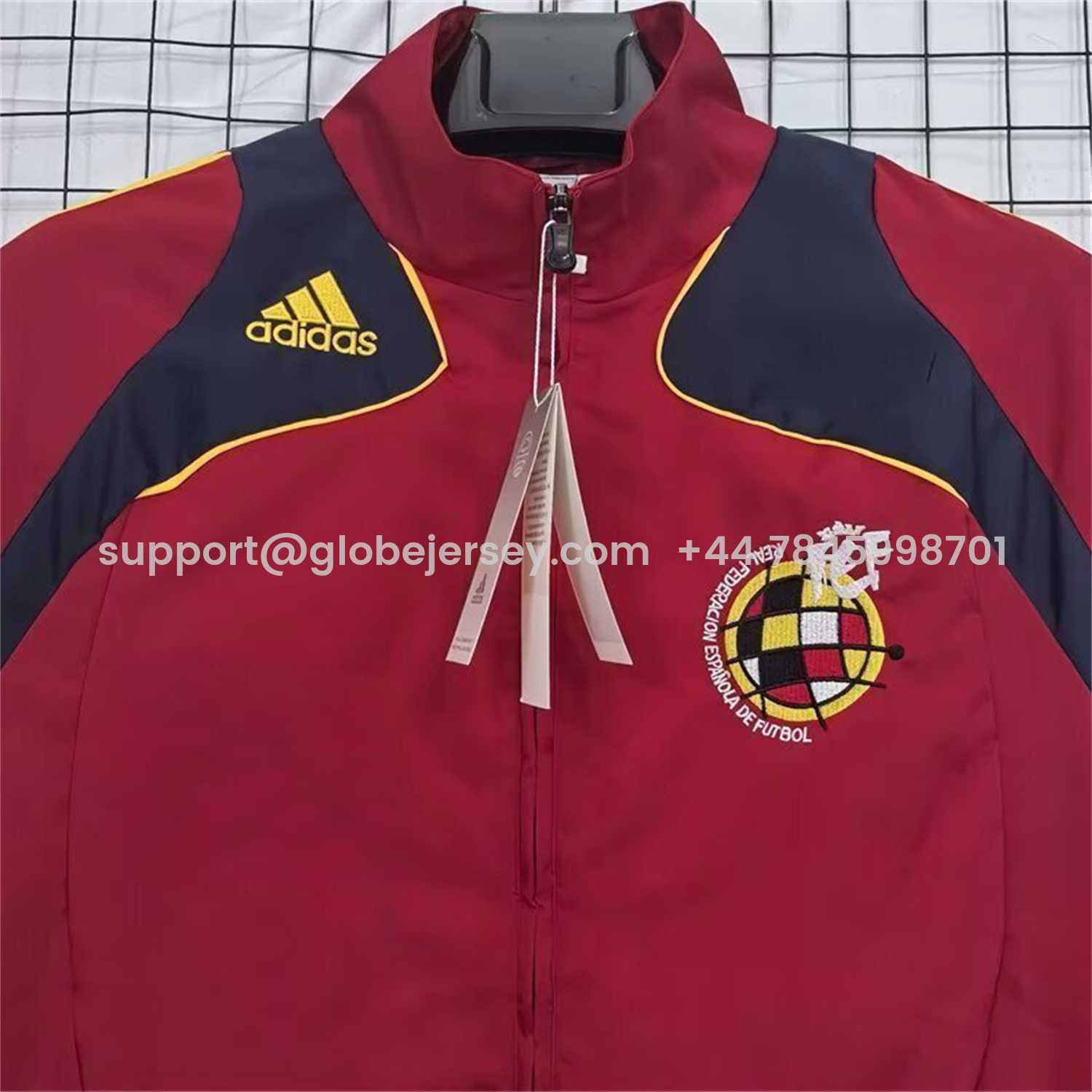 GlobeJersey-Retro Spain 2007 Red Windbreaker