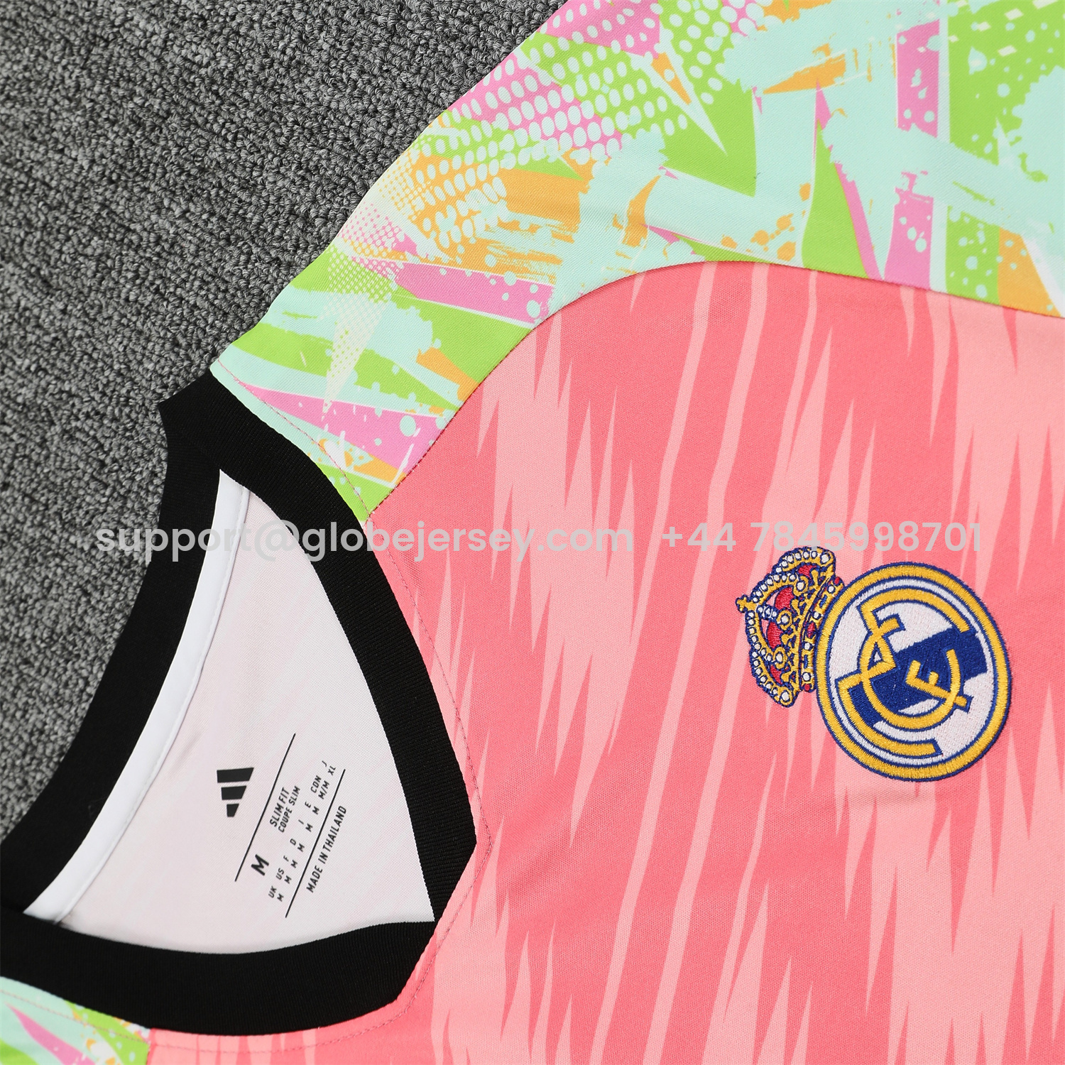 GlobeJersey-Real Madrid 25-26 Short-Sleeve Training Set - Pink Arrow Pattern Top & Black Shorts