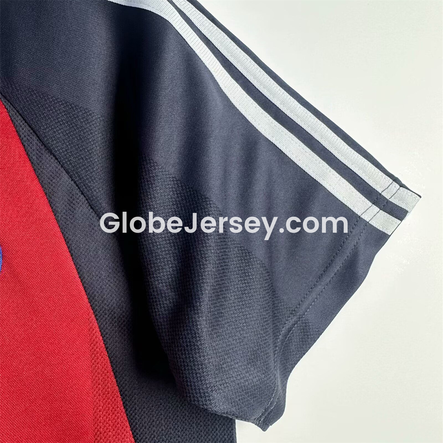 GlobeJersey-Retro Bayern Munich 2001-02 Home Jersey