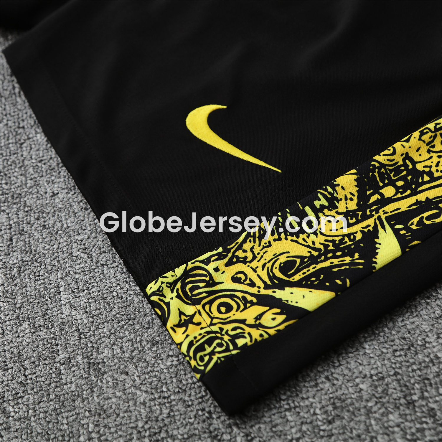 GlobeJersey-Brazil 25-26 Yellow Jesus Statue Short-Sleeve Training Set - Yellow Top & Black Shorts