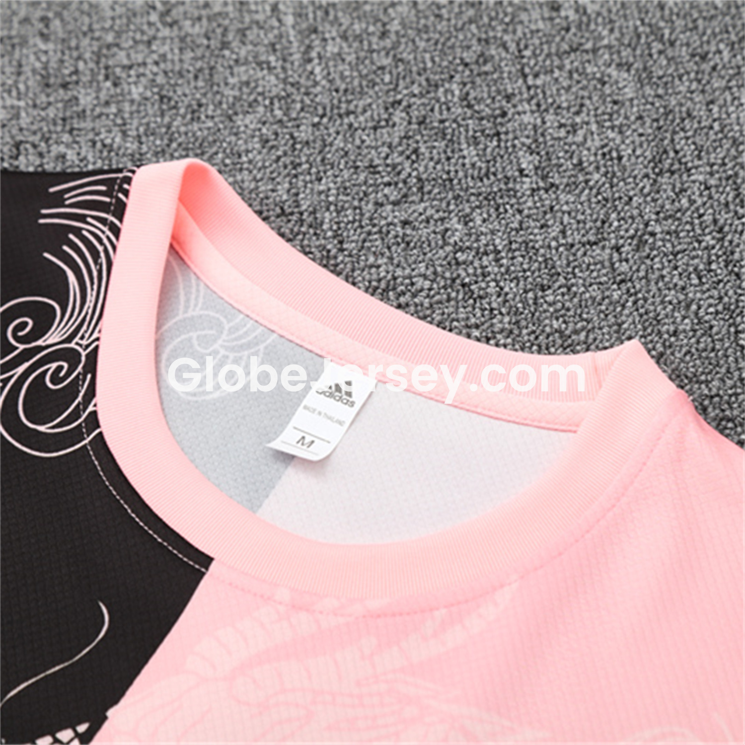 GlobeJersey-Real Madrid 25-26 Kid Short-Sleeve Training Set - Pink Black Top & Black Shorts