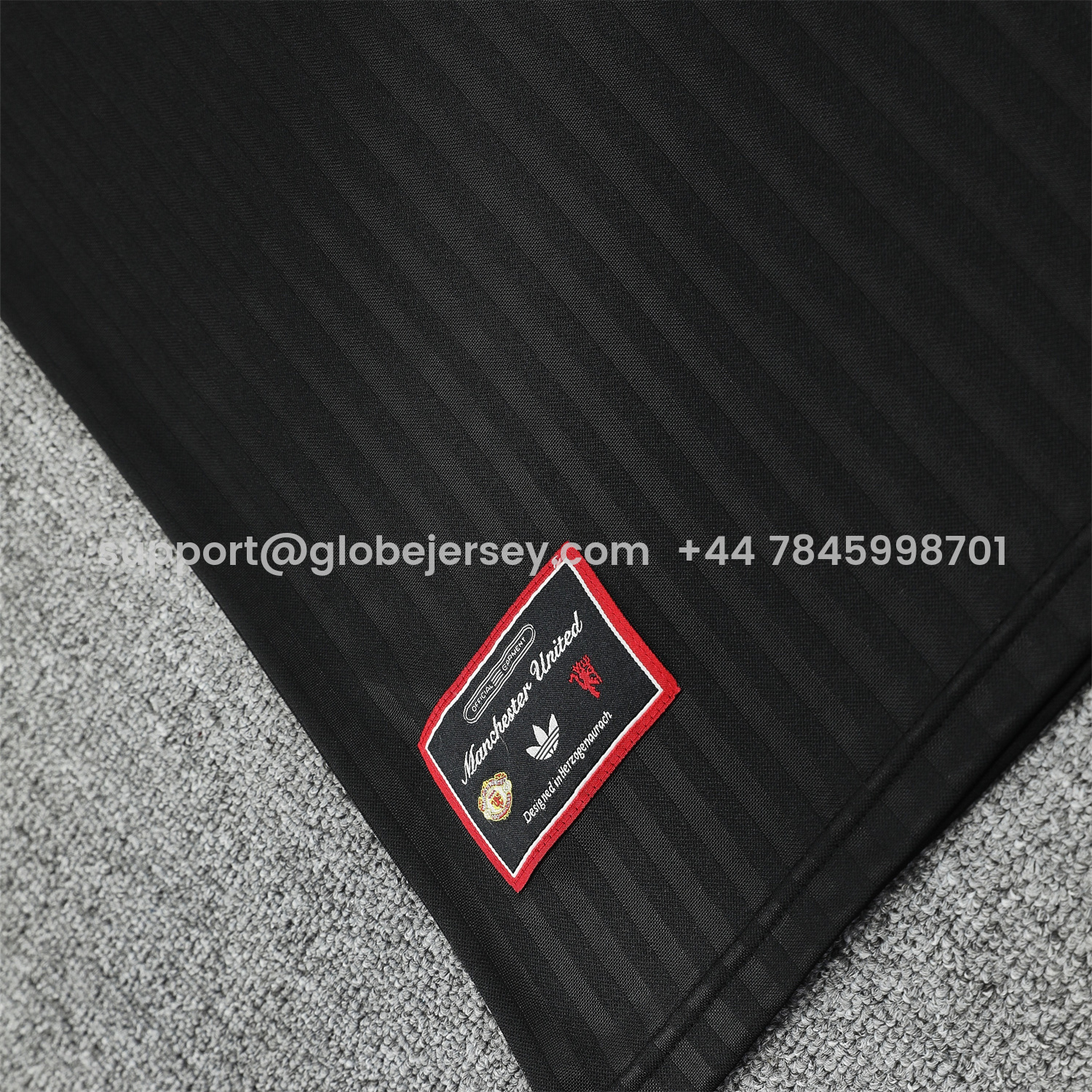 GlobeJersey-Manchester United 25-26 Vest Training Set - Red Retro Logo Black Vest & Black Shorts