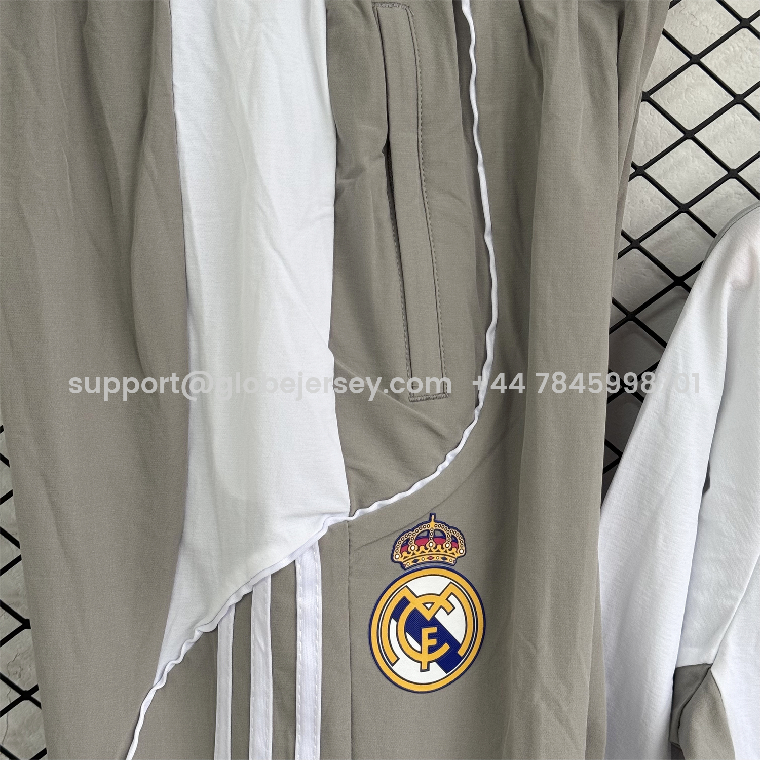 GlobeJersey-Real Madrid 25-26 Windbreaker Training Set - White With Grey Top and Grey Pants