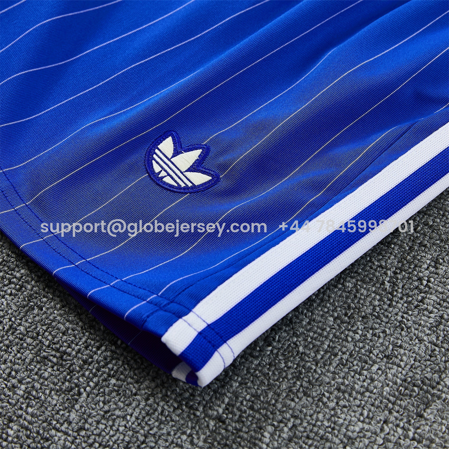 GlobeJersey-C.H.E.L.S.E.A 25-26 Retro Style Vest Training Set - White Top & Blue Stripes Pants