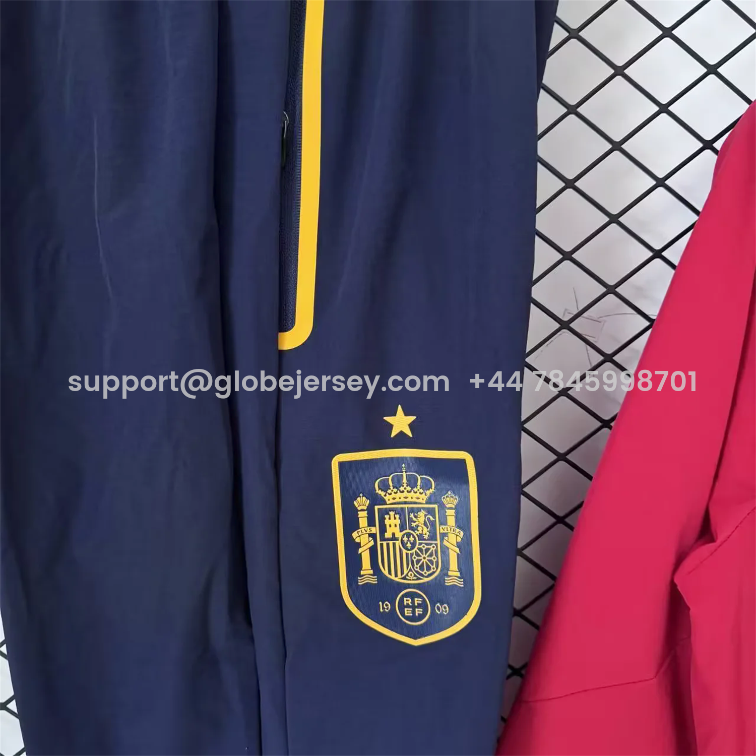 GlobeJersey-Spain 2026 Windbreaker Training Set - Red Top and Black Pants