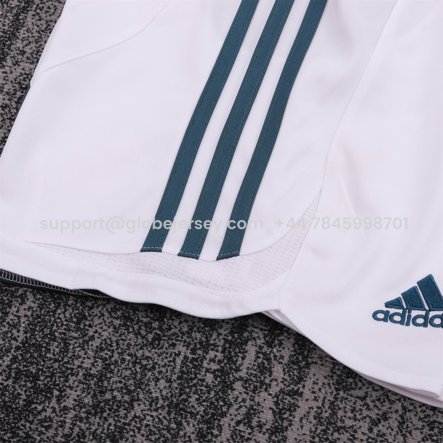 GlobeJersey-Retro Liver.pool 2006-08 Away Kids Kit