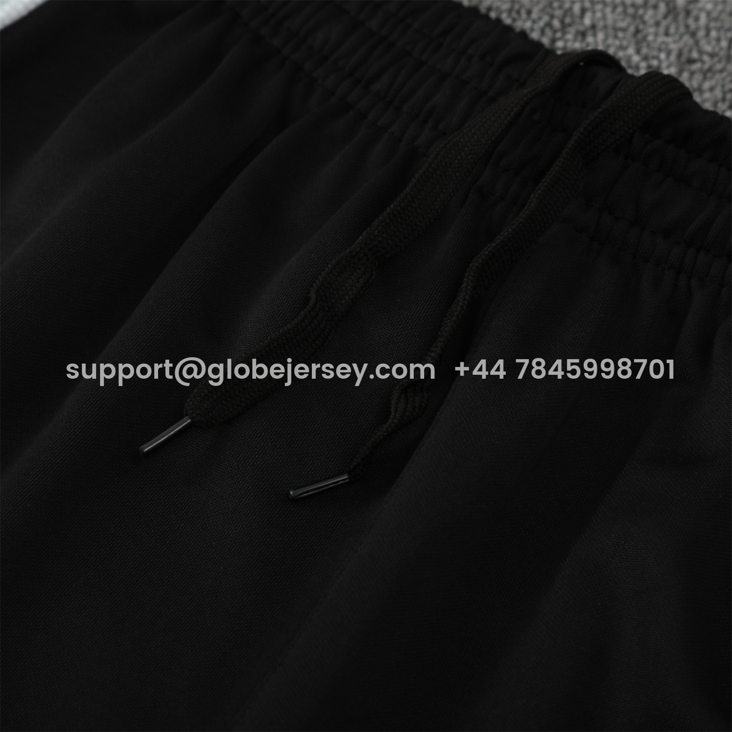 GlobeJersey-Real Madrid 25-26 Traning Hoodie Set - Triangular Spots White Hoodie With Black Pants