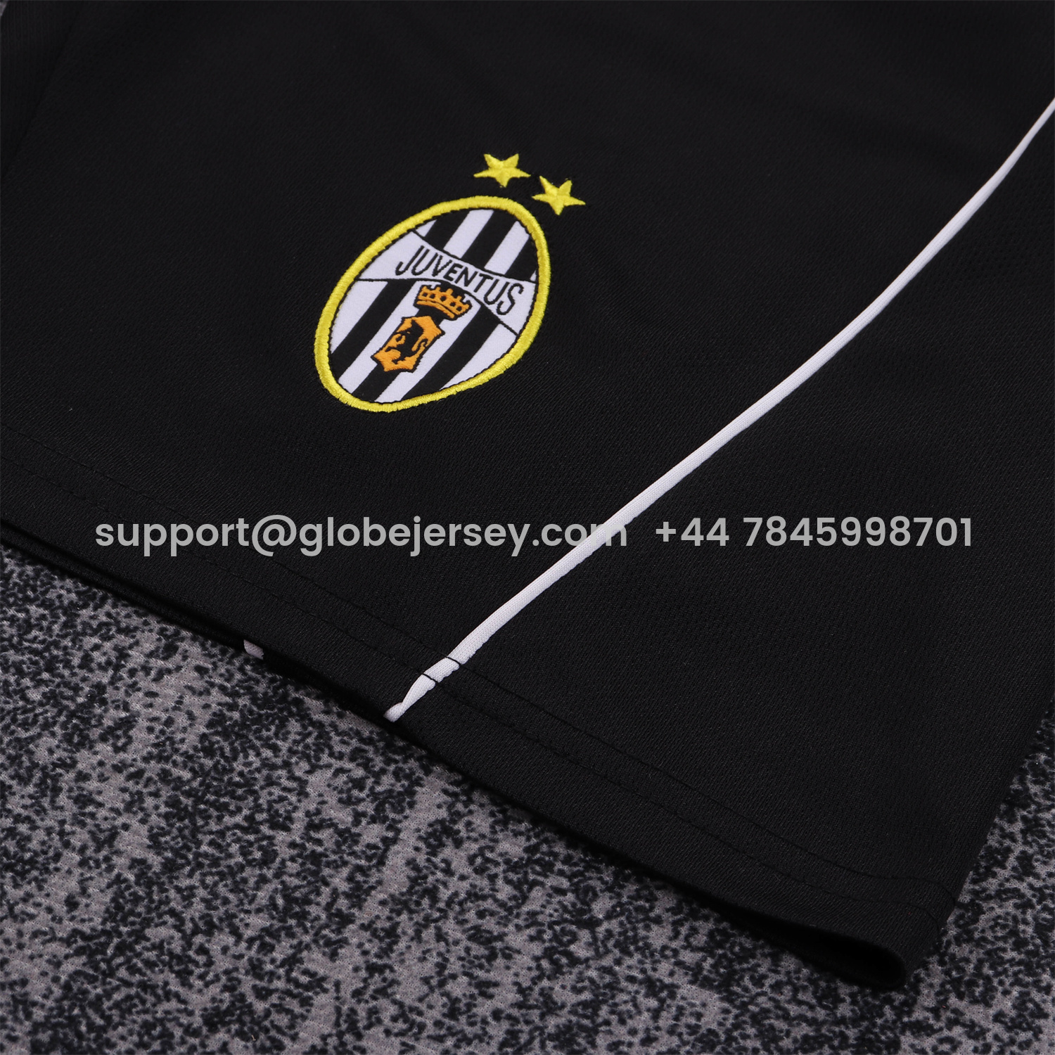 GlobeJersey-Retro Juventus 2002-03 Home Kids Kit