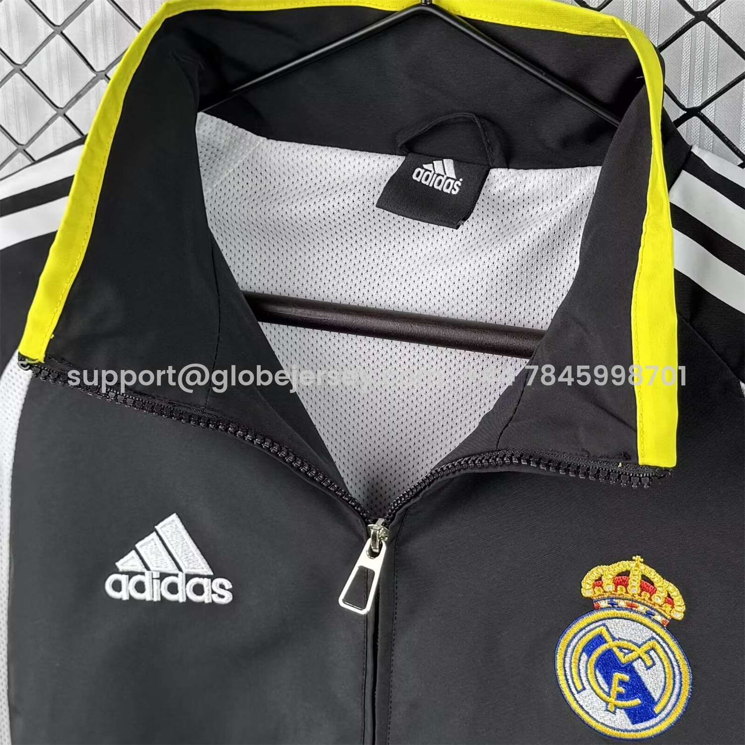 GlobeJersey-Retro Real Madrid 2006-07 Windbreaker Jacket - Black And White