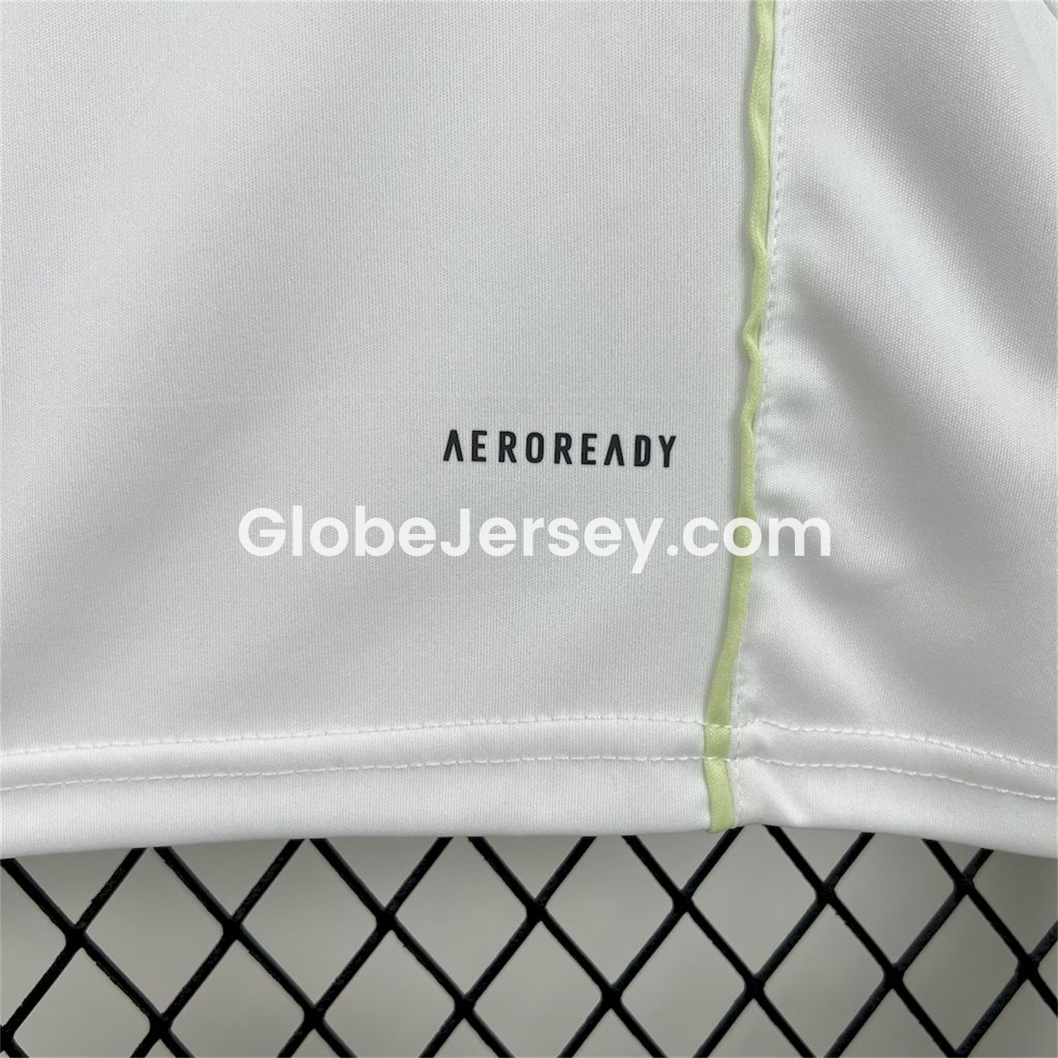 GlobeJersey-Real Madrid 25-26 Urban Purist Throwback White Jersey - Fans Version