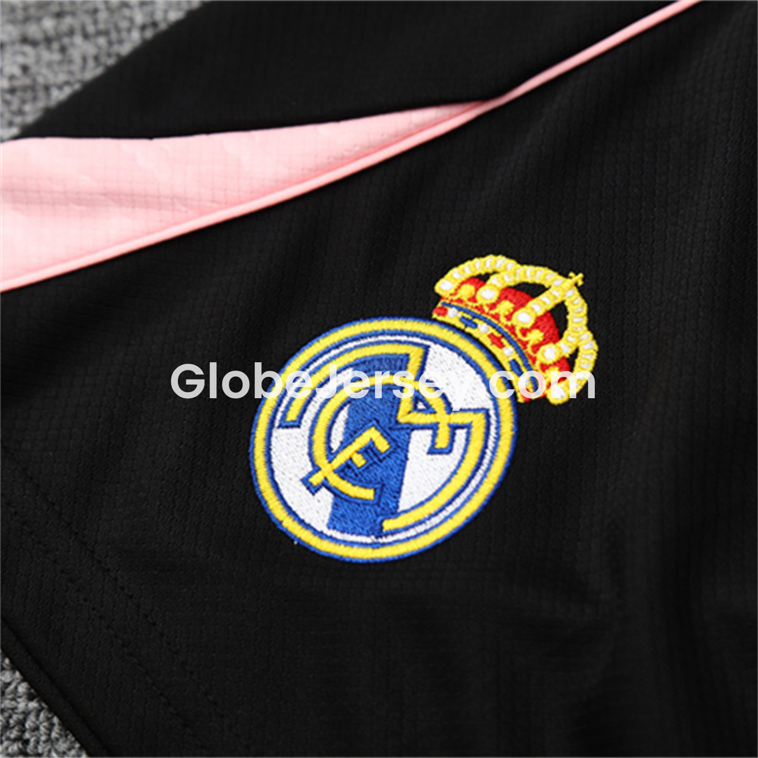 GlobeJersey-Real Madrid 25-26 Kid Short-Sleeve Training Set - Pink Black Top & Black Shorts