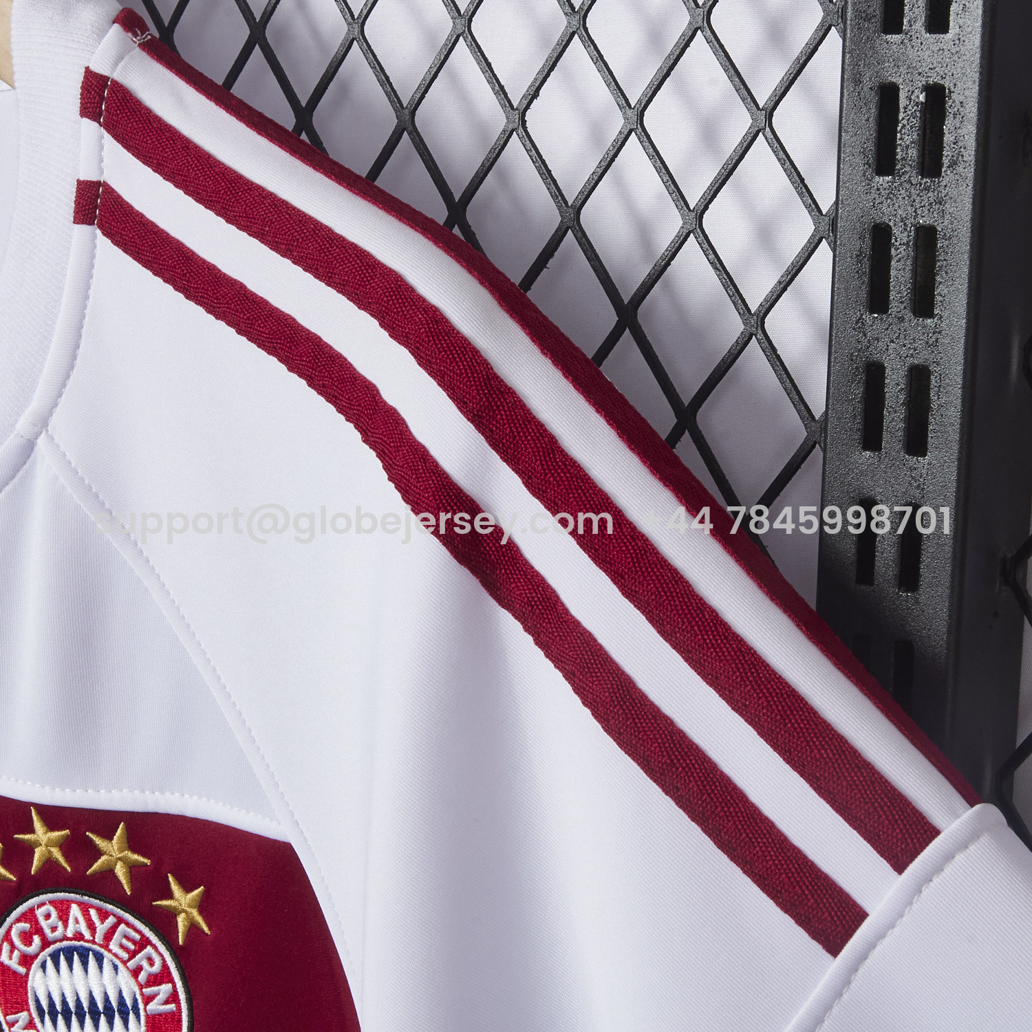 GlobeJersey-Bayern Munich 25-26 White Stripes Unisex Pullover Hoodie