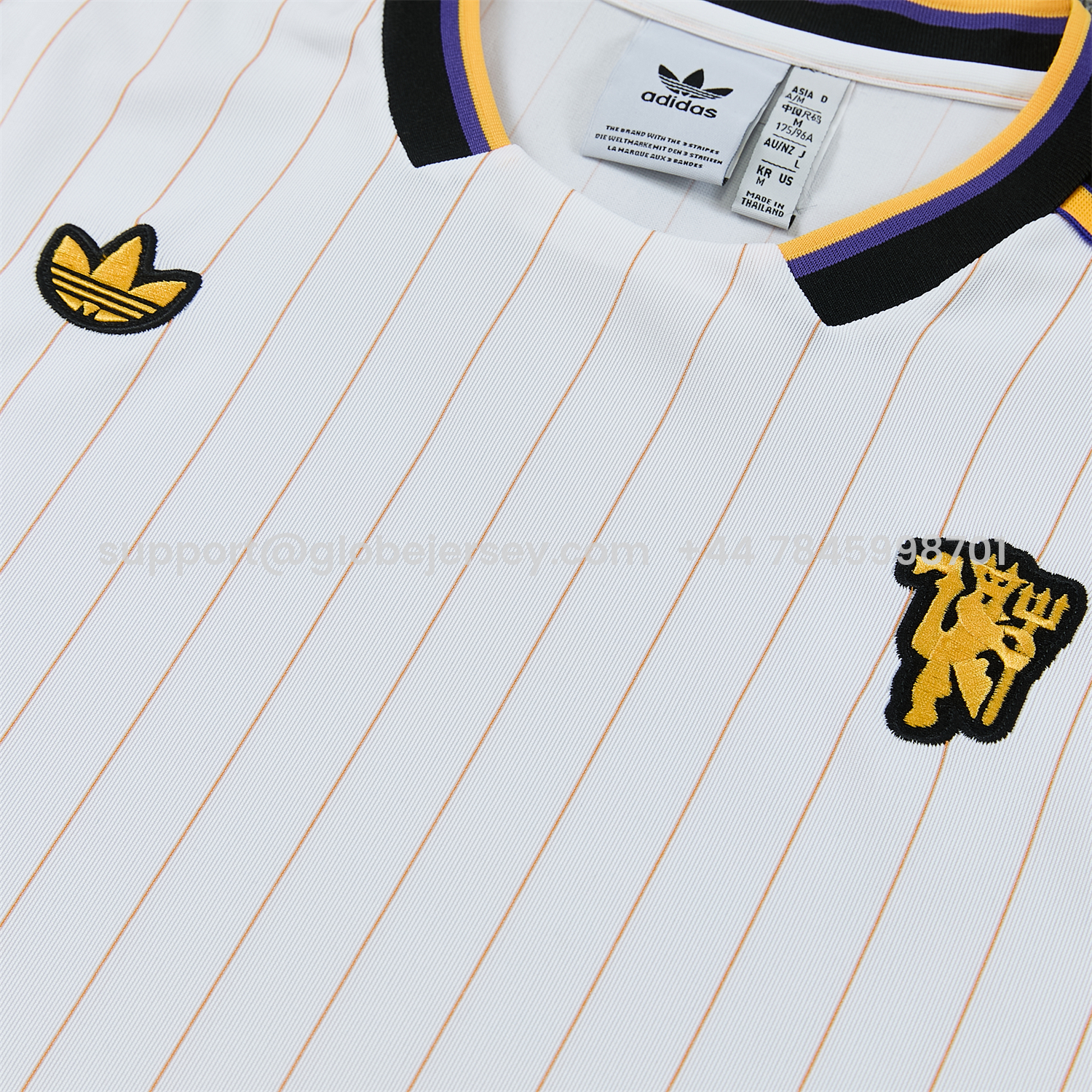 GlobeJersey-Manchester United 25-26 Retro Style Short-Sleeve Training Set - White With Thin Black Stripes Top & Pants