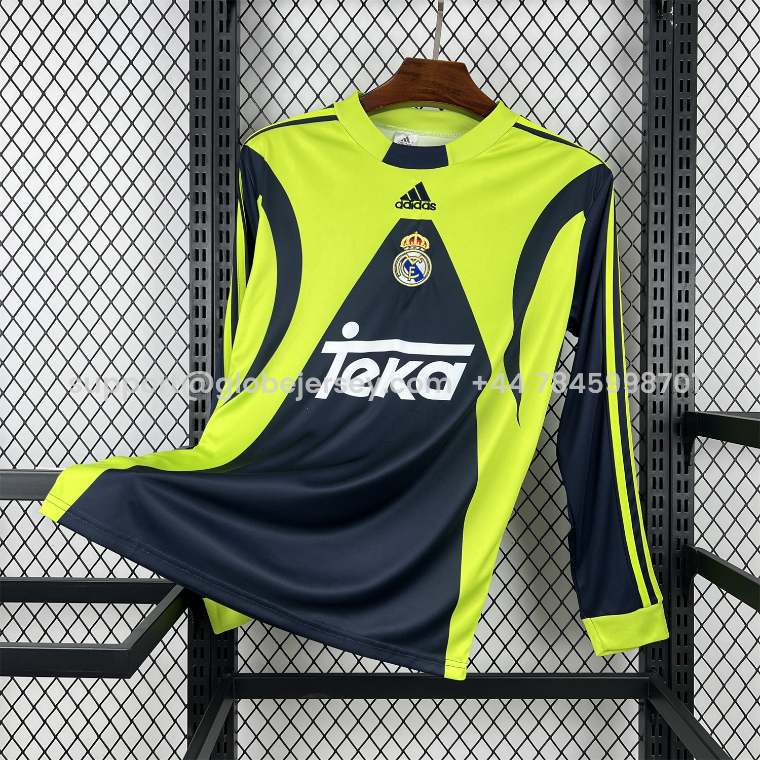 GlobeJersey-Retro Real Madrid 1999-00 Green Goalkeeper Long Sleeves Jersey