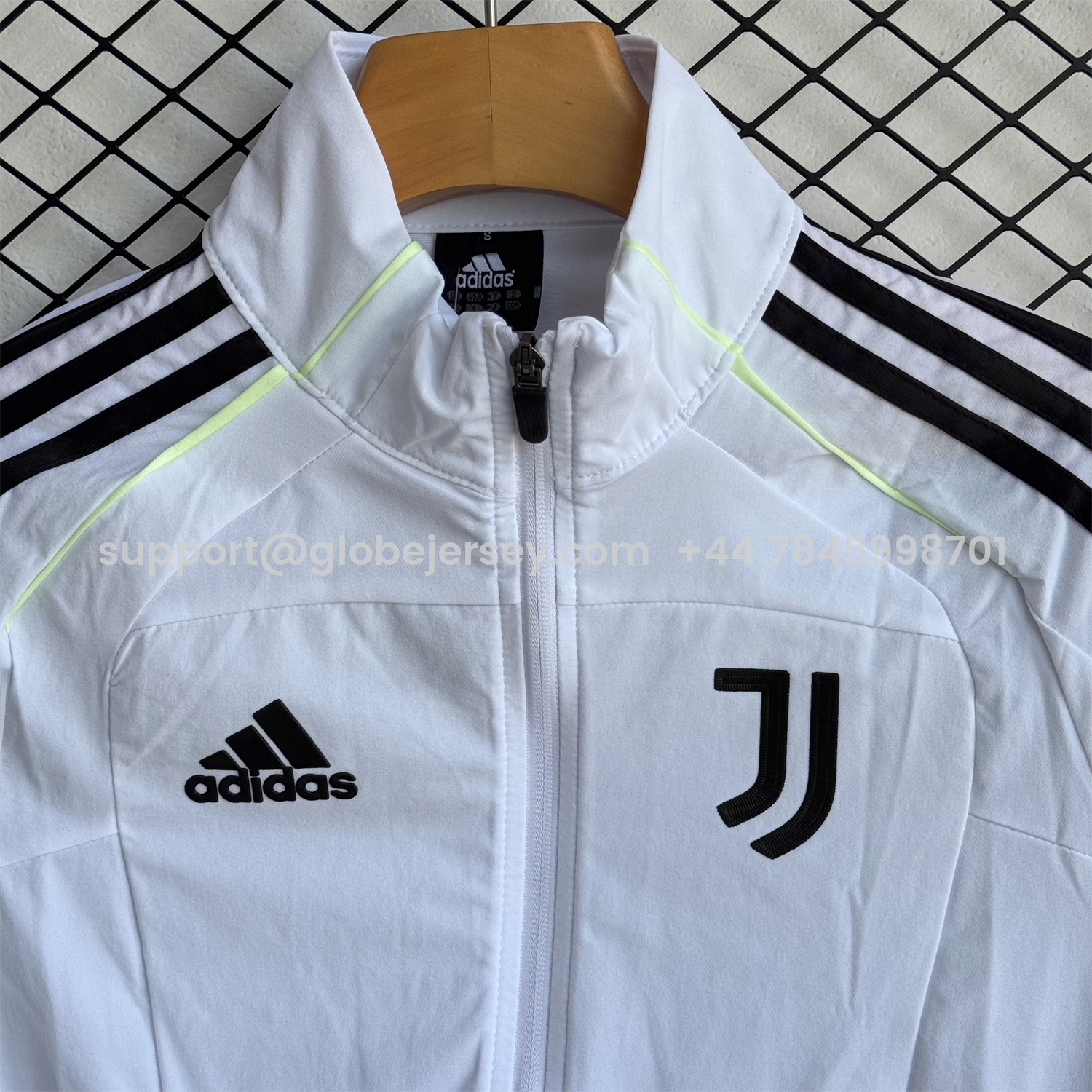 GlobeJersey-Juventus 25-26 Windbreaker Training Set - White Top and Black Pants