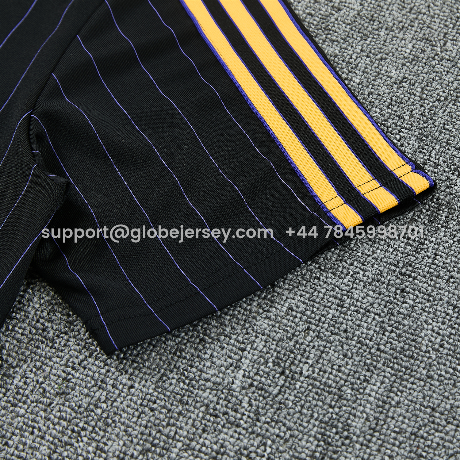 GlobeJersey-Manchester United 25-26 Retro Style Short-Sleeve Training Set - Black With Yellow Accents Top & Pants