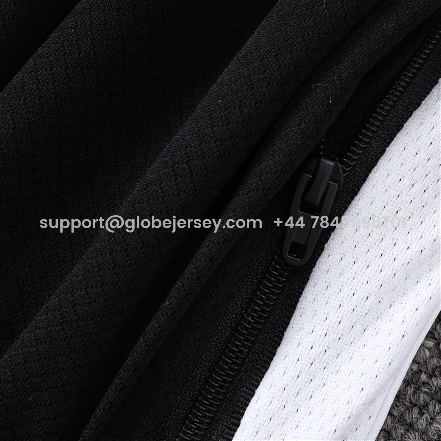 GlobeJersey-Paris Saint-Germain PSG 26-27 Short-Sleeve Training Set - White Border Black Top & Shorts