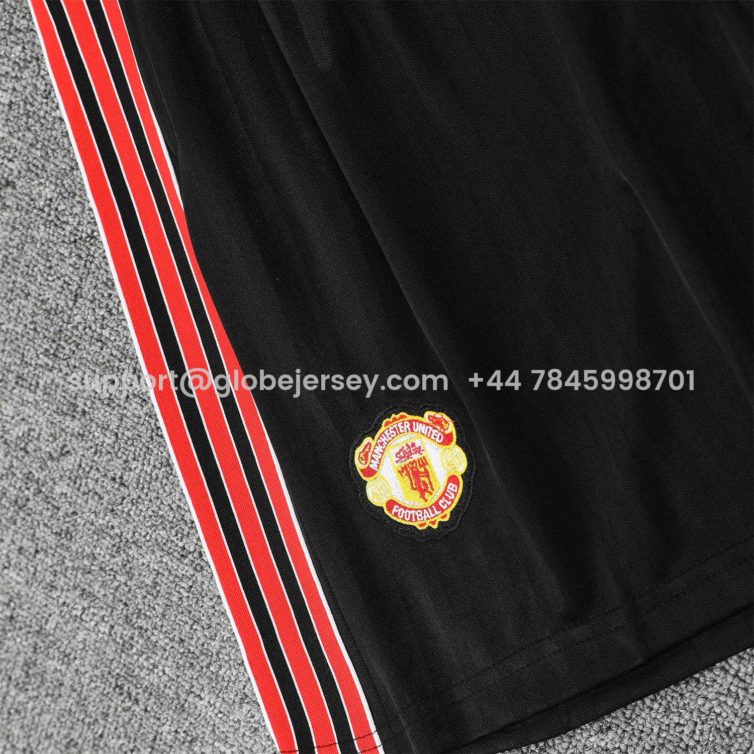 GlobeJersey-Manchester United 25-26 Vest Training Set - Red Retro Logo Black Vest & Black Shorts