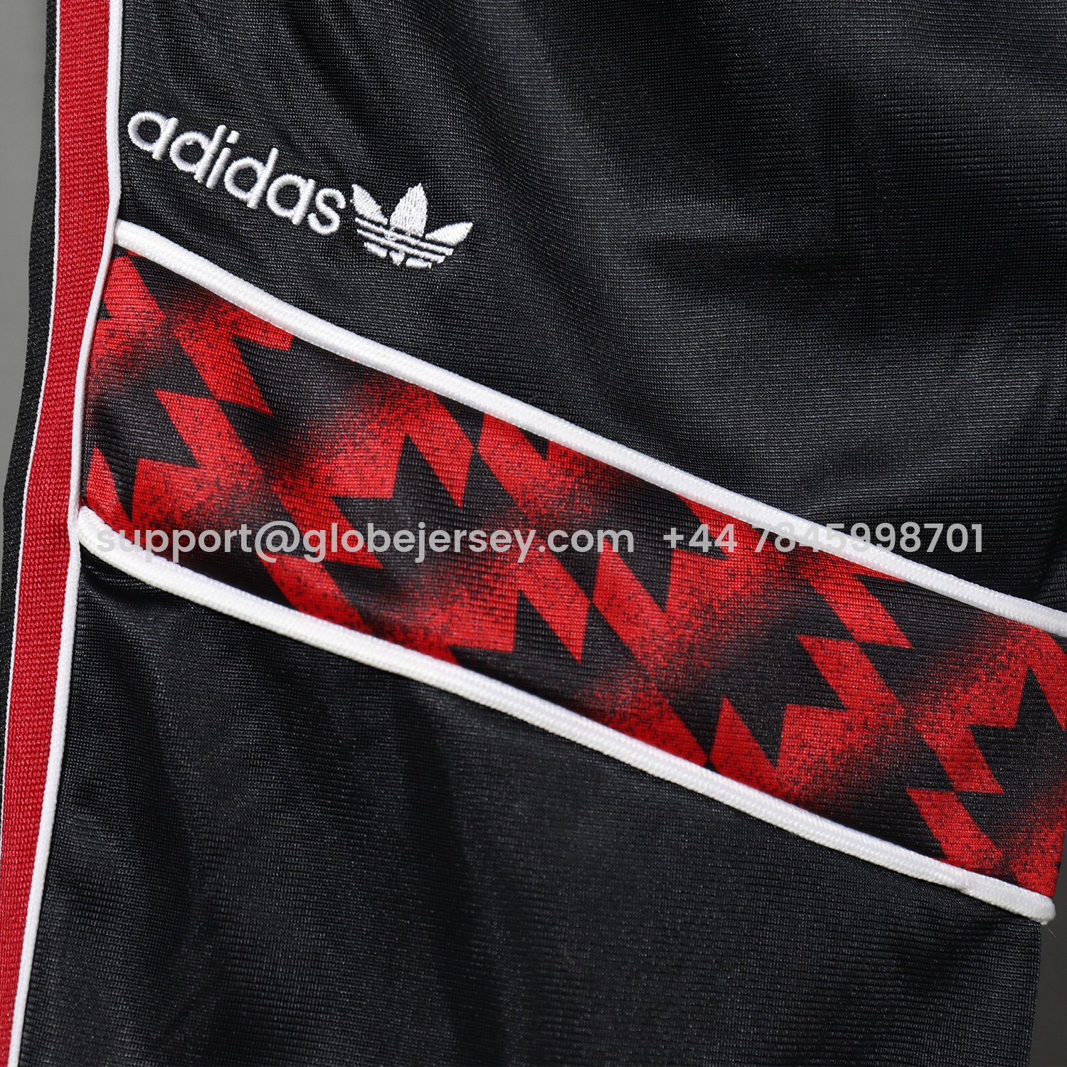 GlobeJersey-Manchester United 25-26 Training Set - Red Black Top and Black Pants