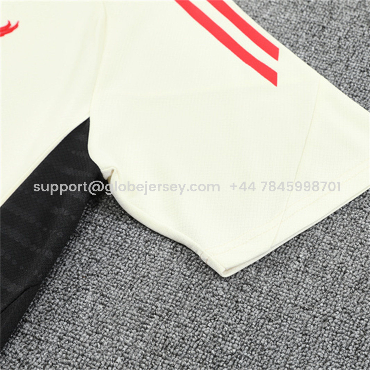 GlobeJersey-Liver.pool 25-26 Short-Sleeve Training Set Off White Top & Black Shorts