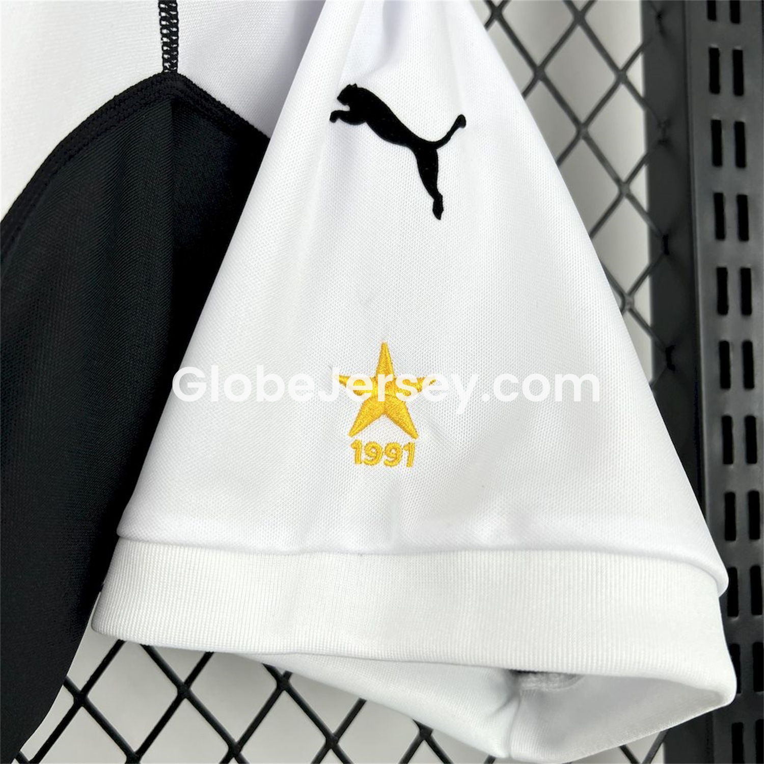 GlobeJersey-Retro Colo Colo 2003 Home Jersey