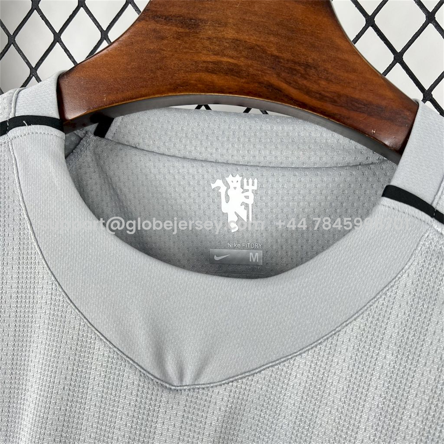 GlobeJersey-Retro Manchester United 2007-08 Grey Goalkeeper Jersey