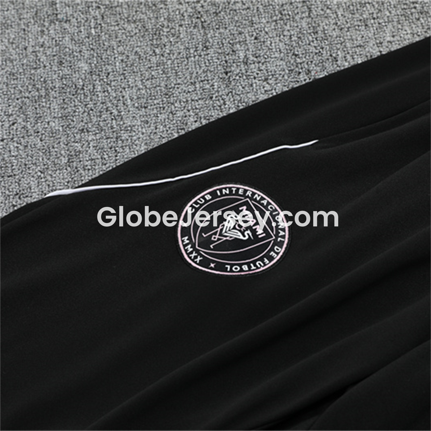 GlobeJersey-INT M.A.M 25-26 Kid Long Sleeves Training Set - White Top & Black Pants