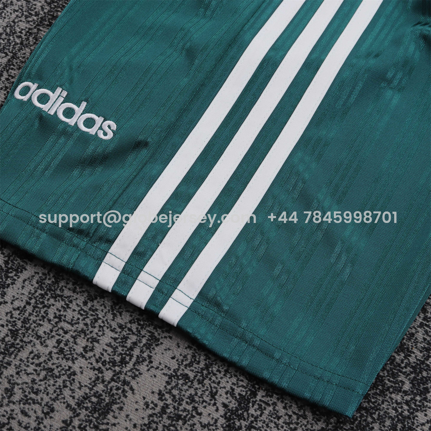 GlobeJersey-Retro Liver.pool 1995-96 Away White And Green Kids Kit