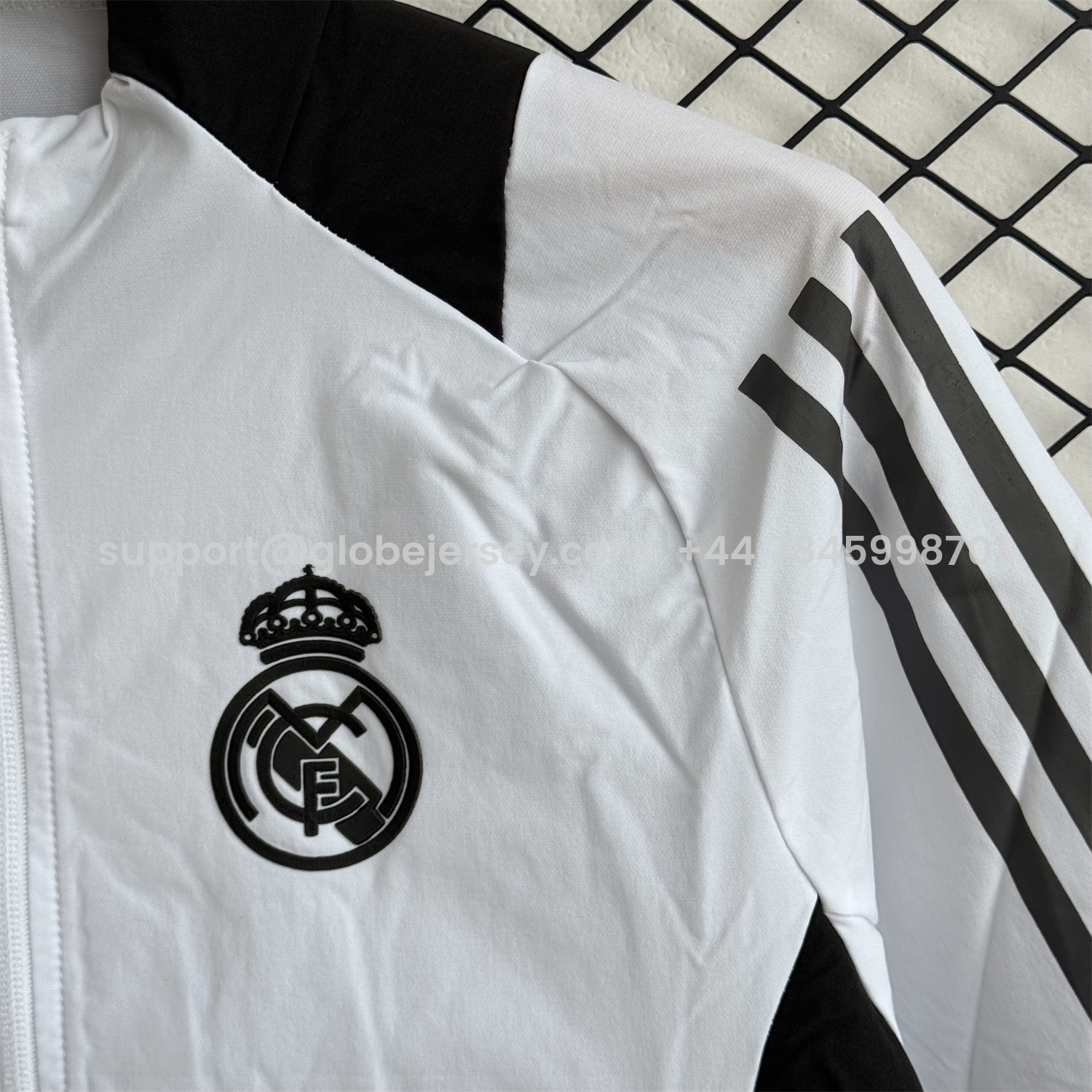 GlobeJersey-Real Madrid 25-26 Windbreaker Training Set - White With Black Top and Black Pants