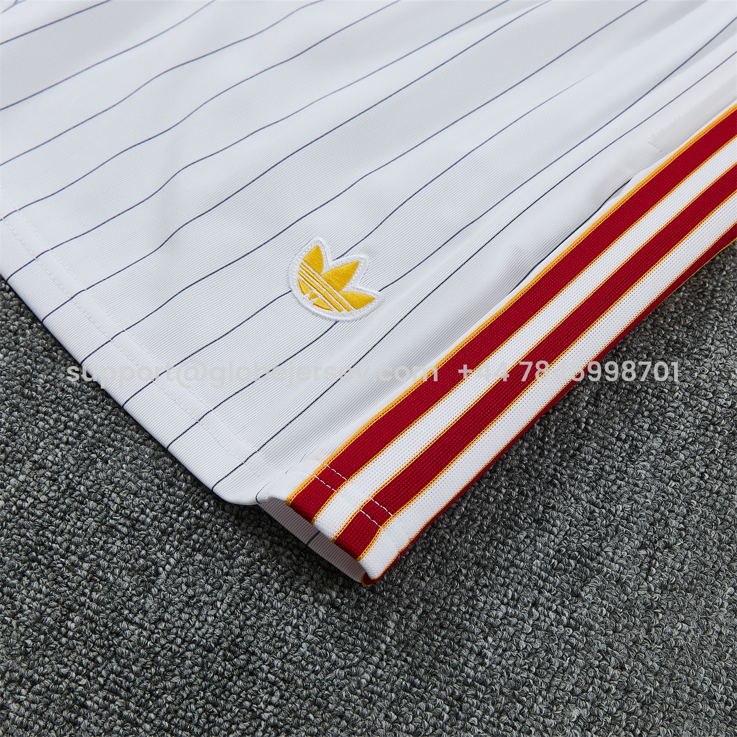 GlobeJersey-Roma 25-26 Retro Style Vest Training Set - White With Red Details Top & Pants