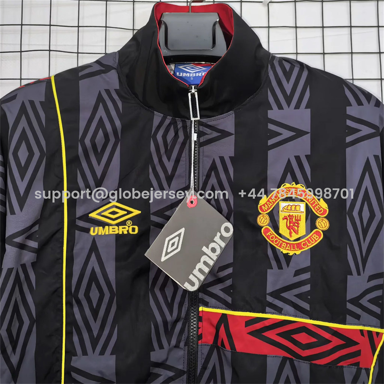 GlobeJersey-Retro Manchester United 1993-95 Black Windbreaker Jacket