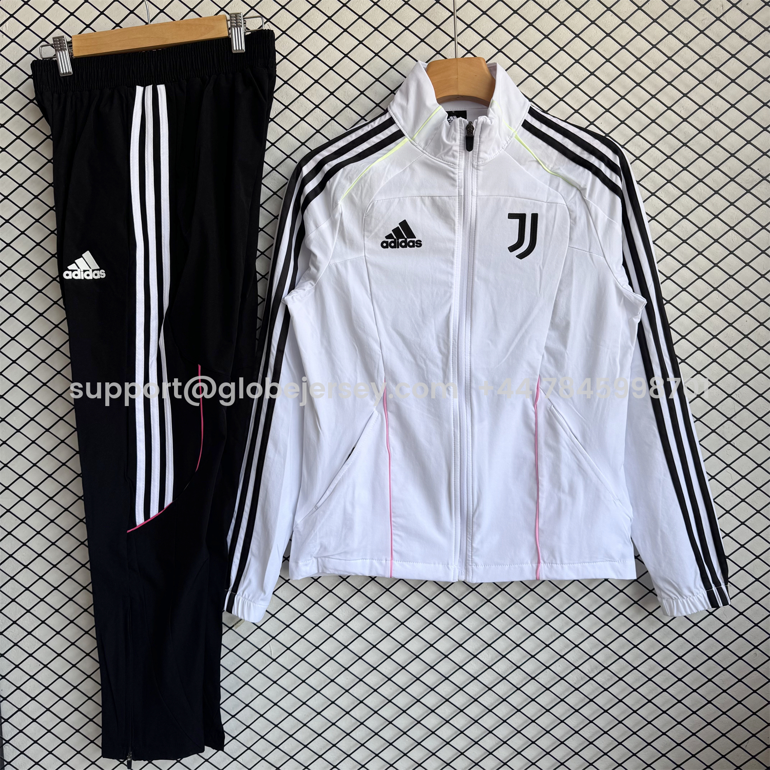 GlobeJersey-Juventus 25-26 Windbreaker Training Set - White Top and Black Pants