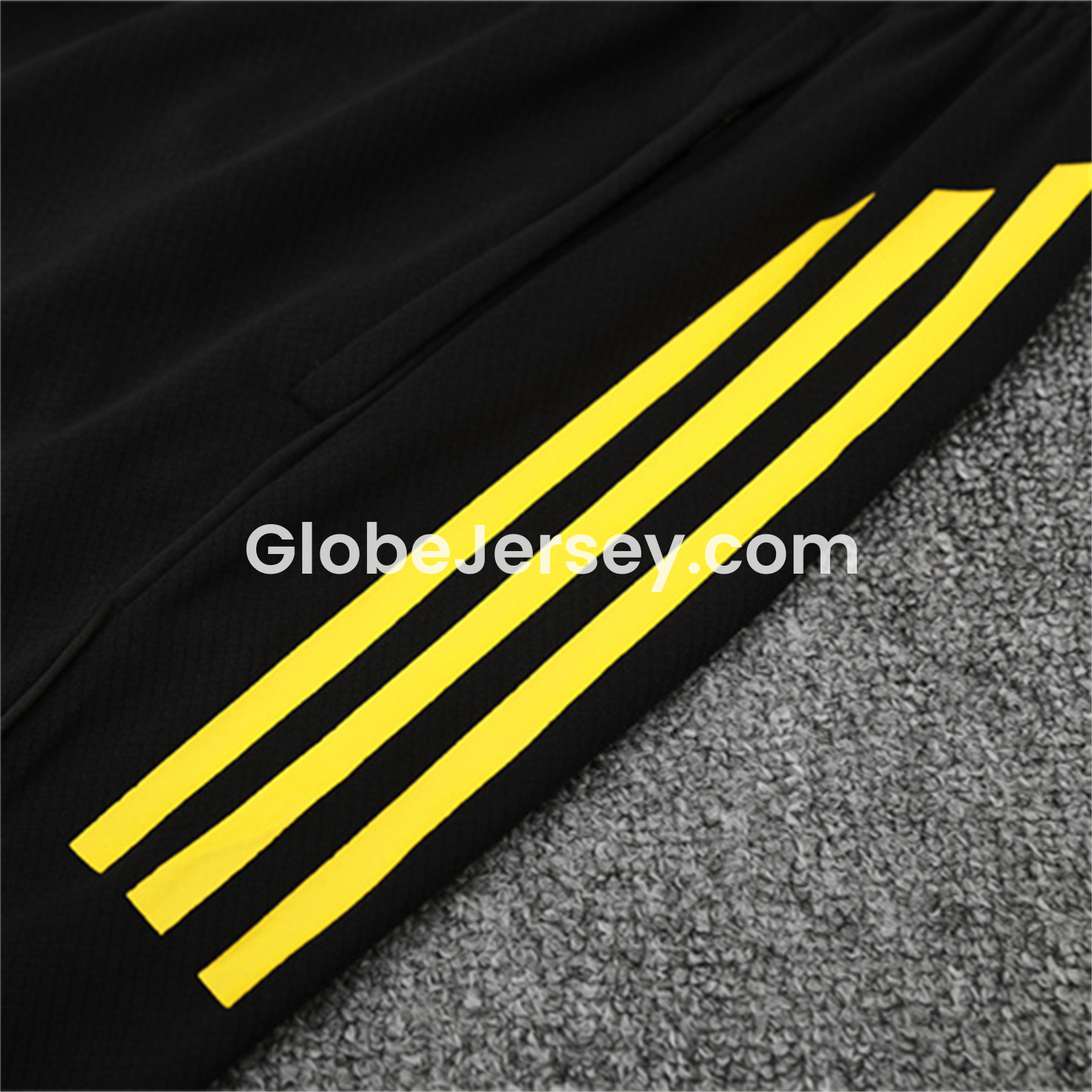 GlobeJersey-Manchester United 25-26 Kids Short-Sleeve Training Set - Black Top & Black shorts