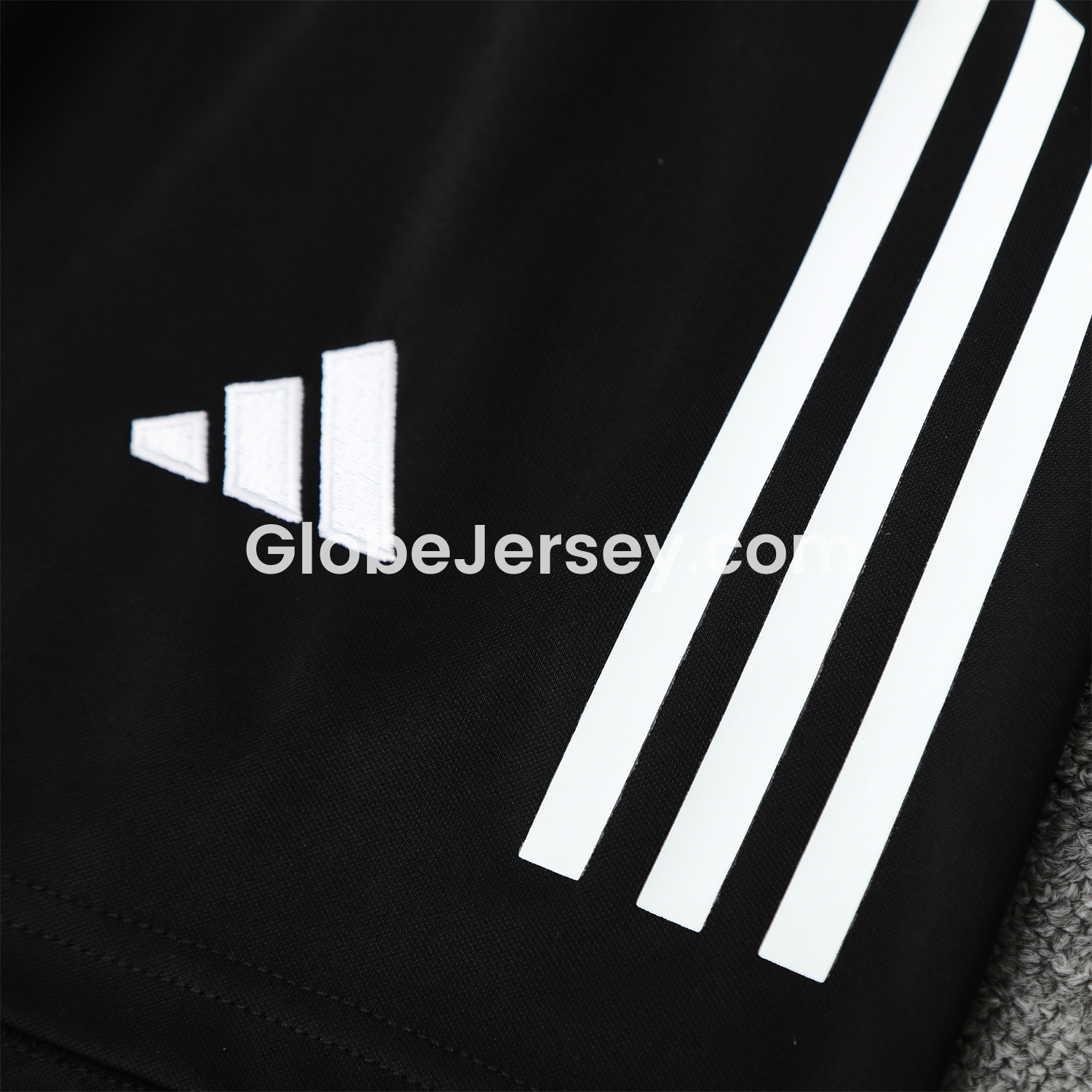 GlobeJersey-Real Madrid 25-26 Vest Training Set - Blue Black Dragon Vest & Black-White Shorts