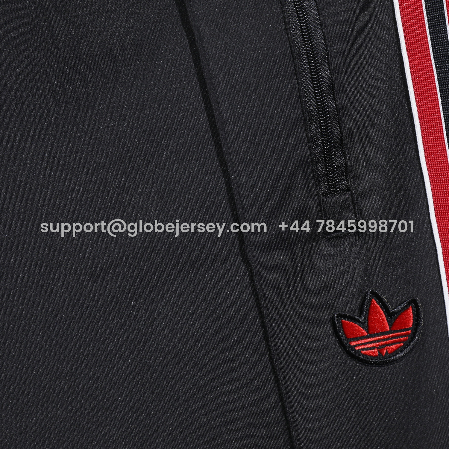 GlobeJersey-Manchester United 25-26 Red Lines Training Set - Black Top and Black Pants